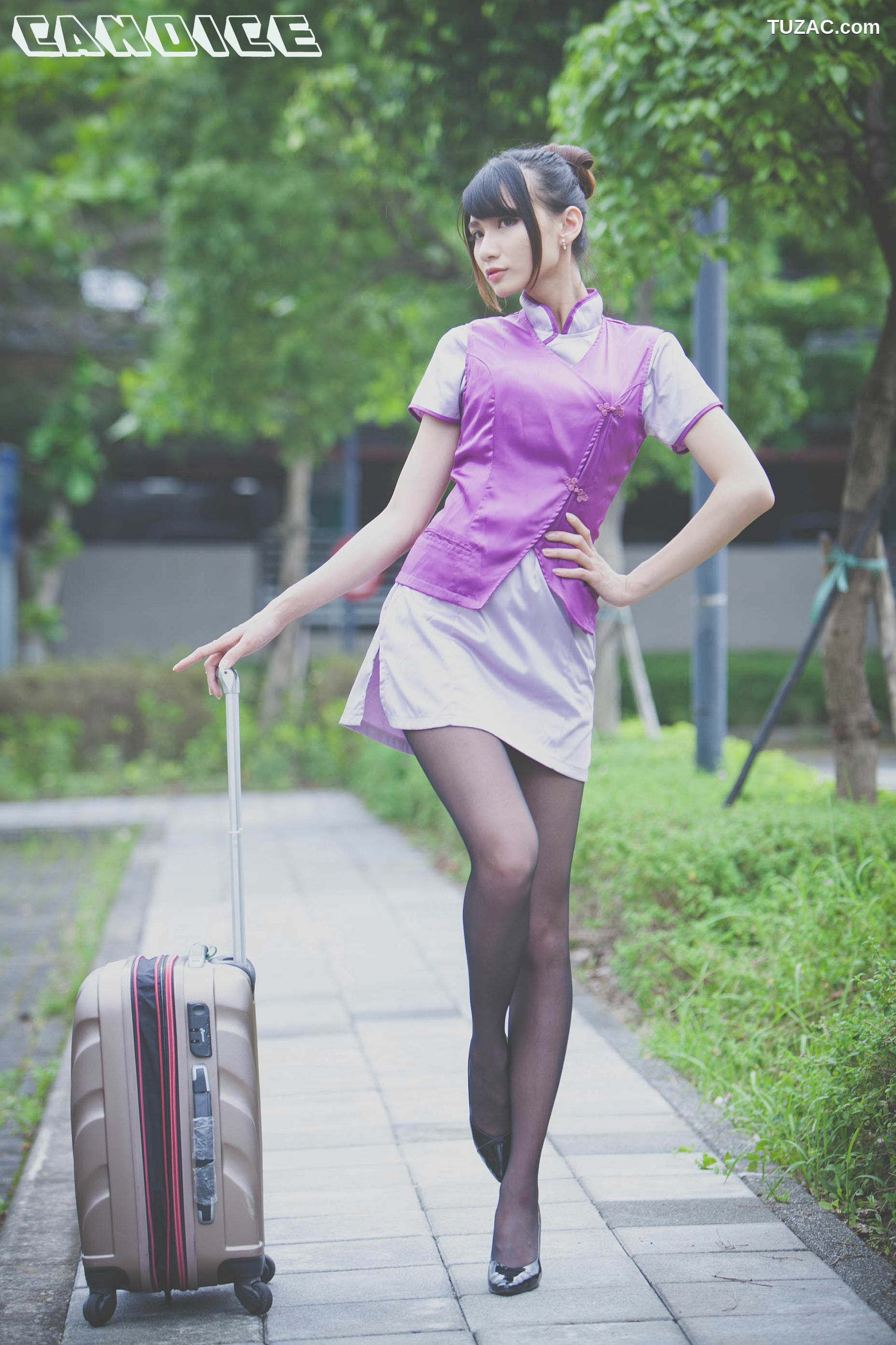 台湾正妹_ 蔡译心Candice《空姐黑丝街拍》 写真集[41P]