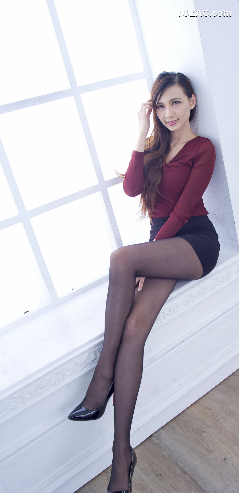 台湾正妹_ 蔡译心Candice《肉丝短裙+黑丝包臀裙》写真集[82P]