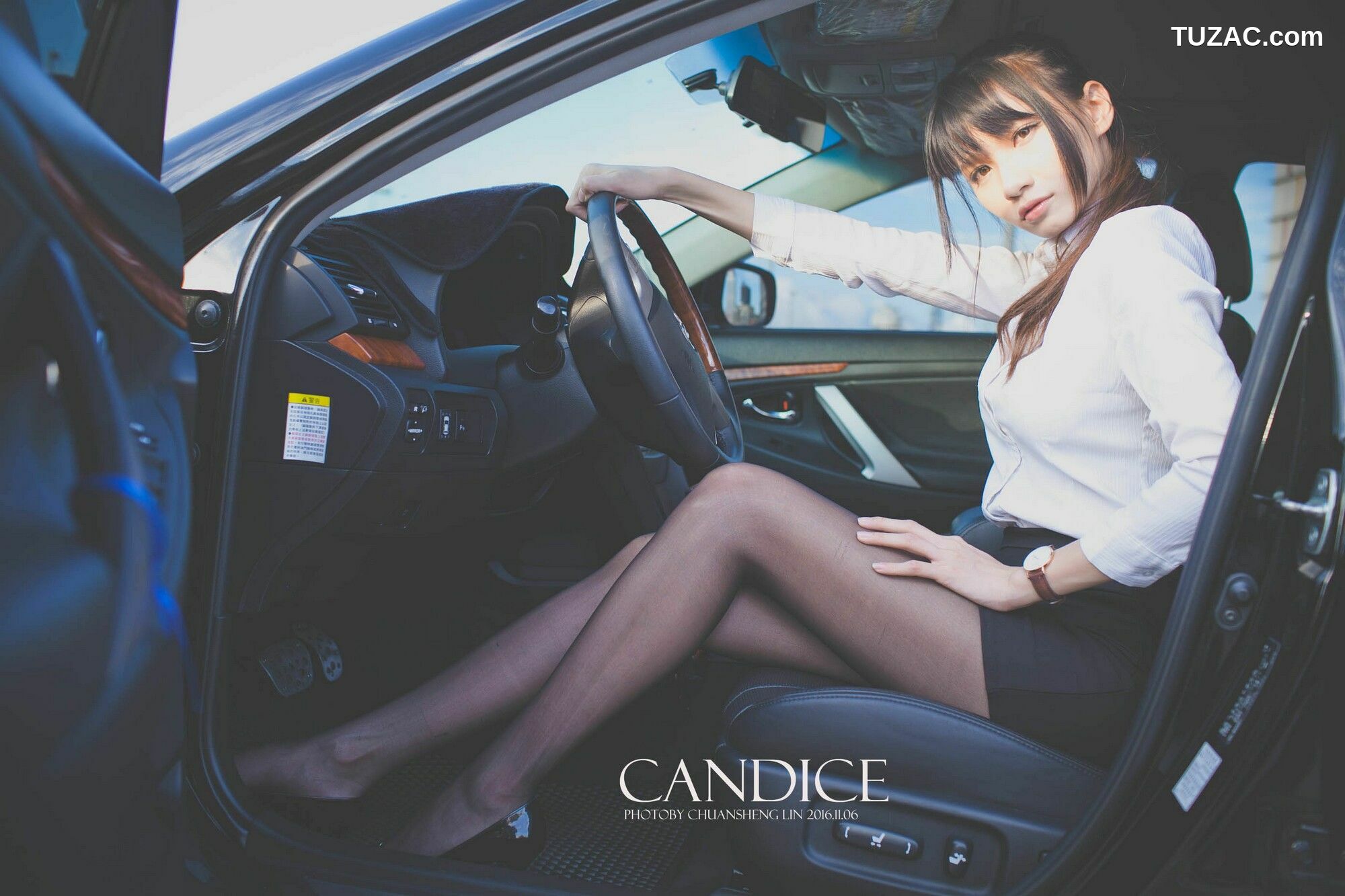 台湾正妹_ 蔡译心Candice《车外拍》 写真集[89P]