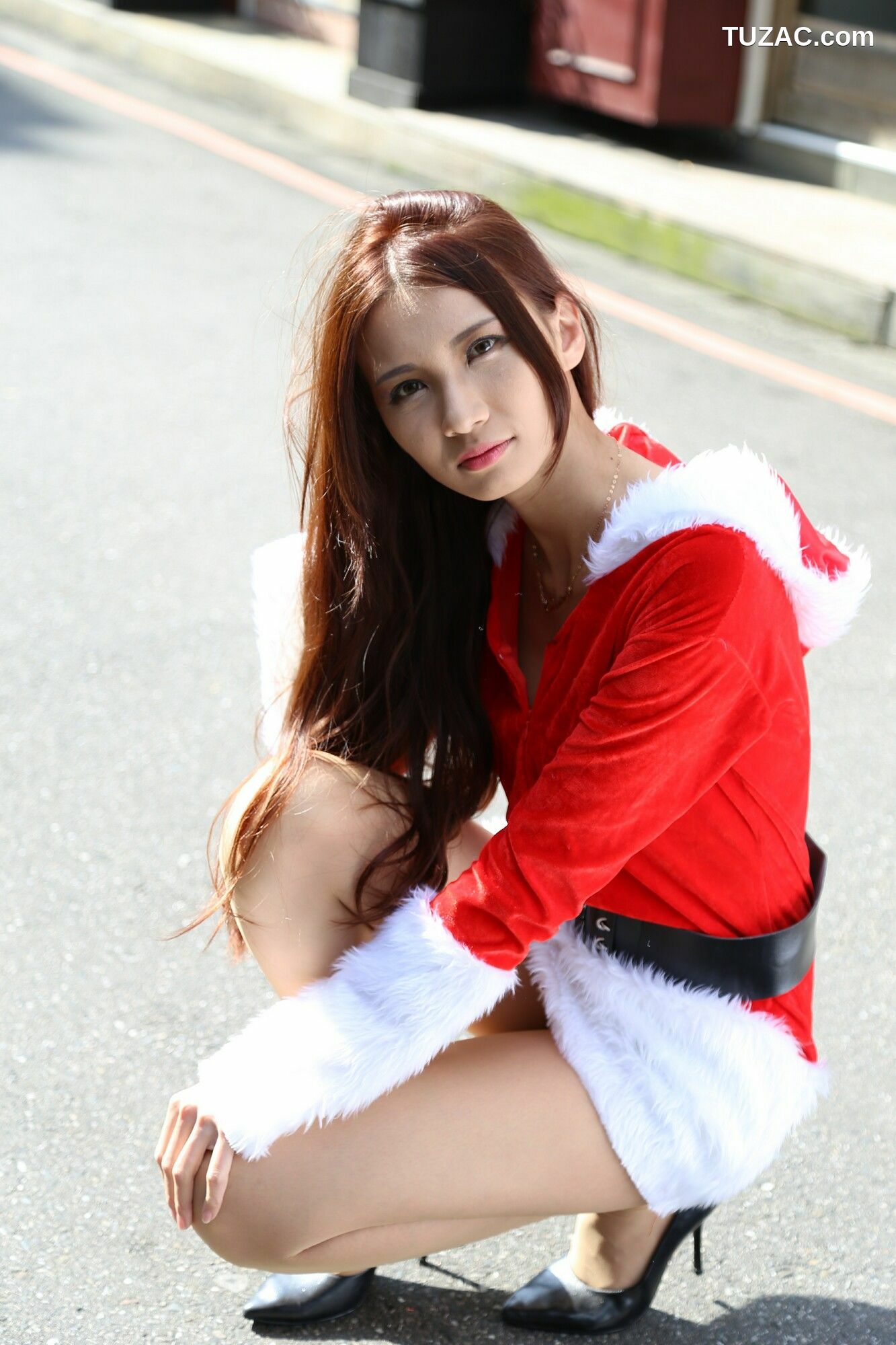 台湾正妹_ 蔡译心Candice《长腿圣诞女郎街拍》 写真集[100P]