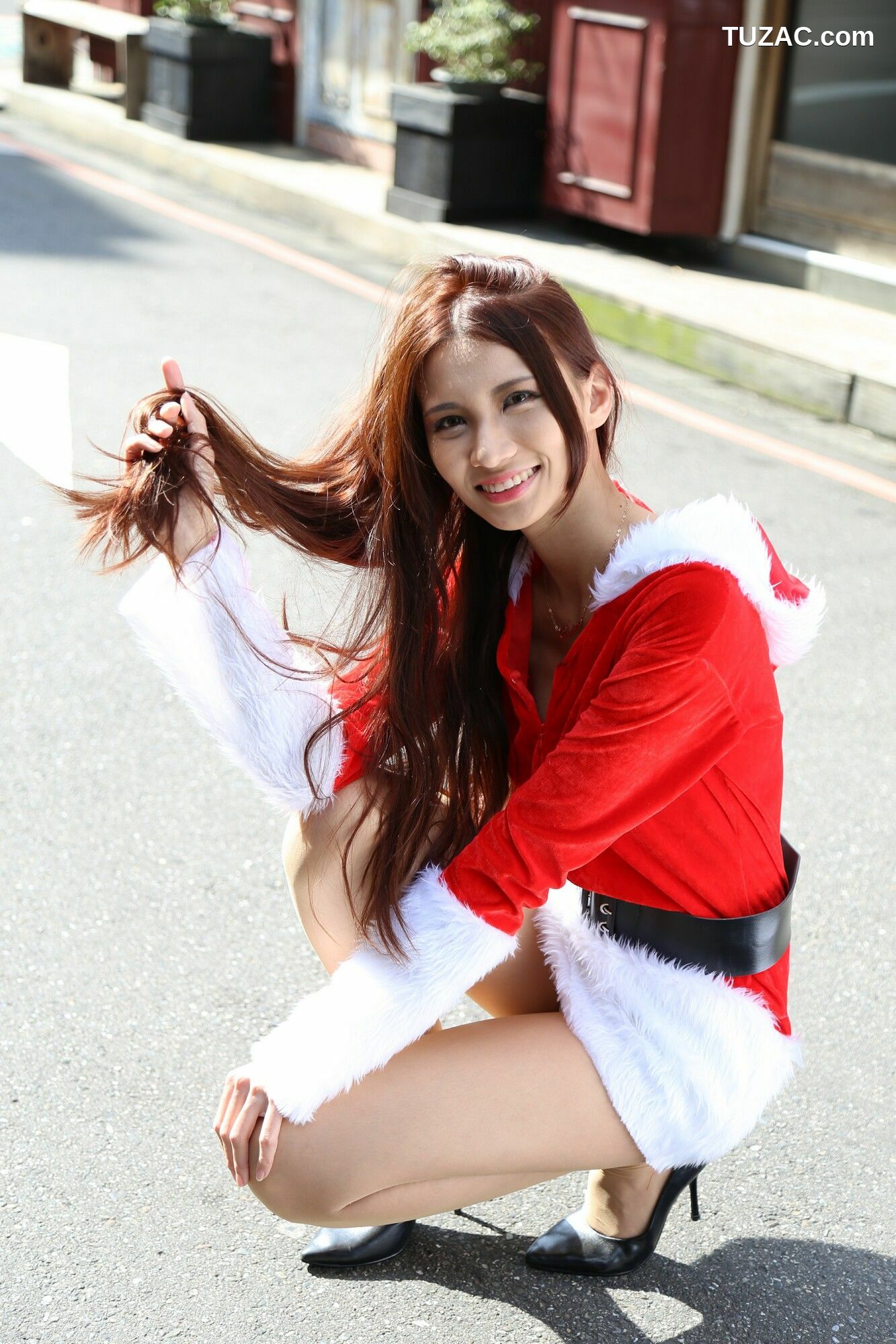 台湾正妹_ 蔡译心Candice《长腿圣诞女郎街拍》 写真集[100P]