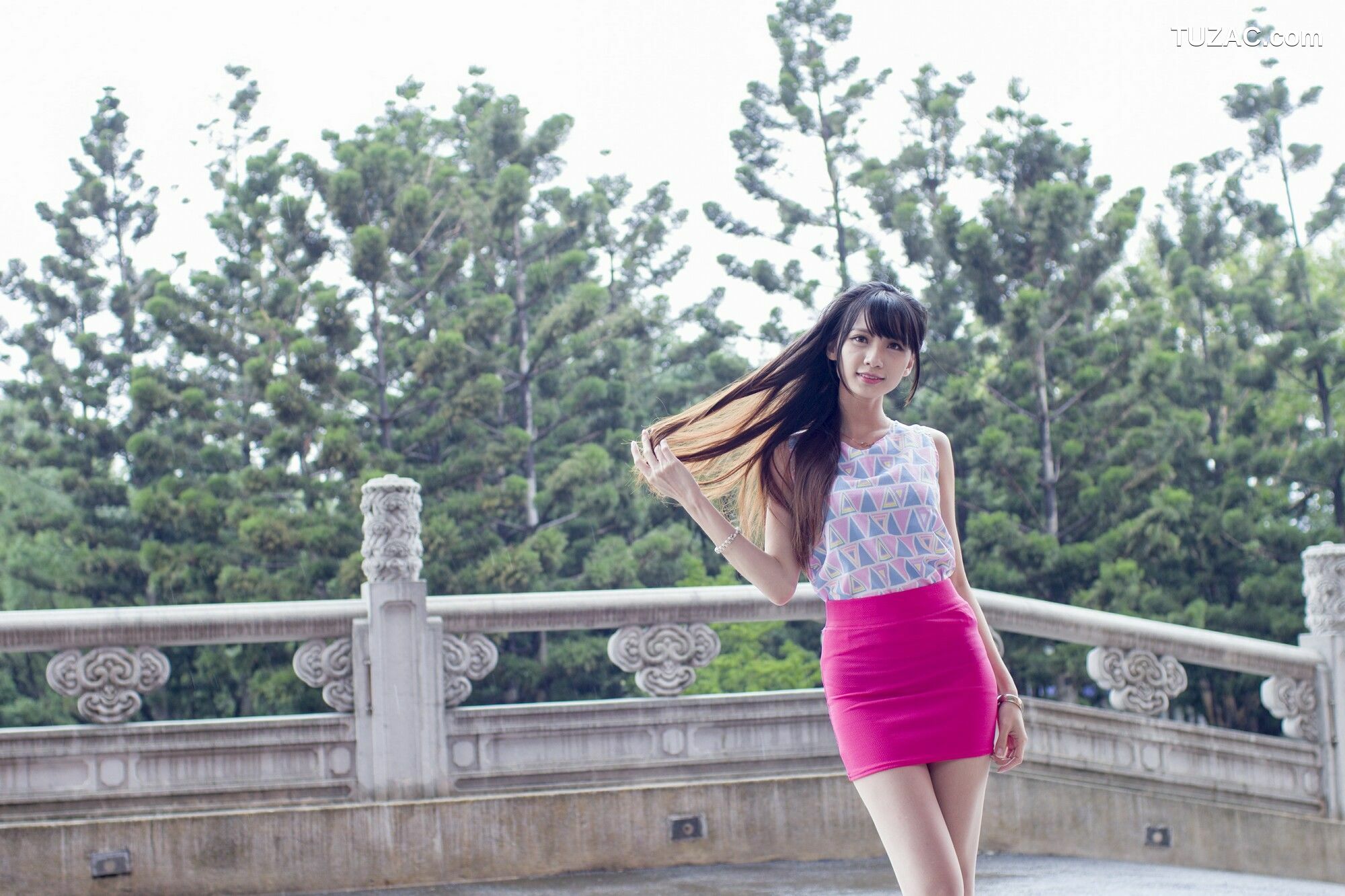 台湾正妹_ 蔡译心《中正紀念堂+富錦街時裝外拍》 写真集[55P]