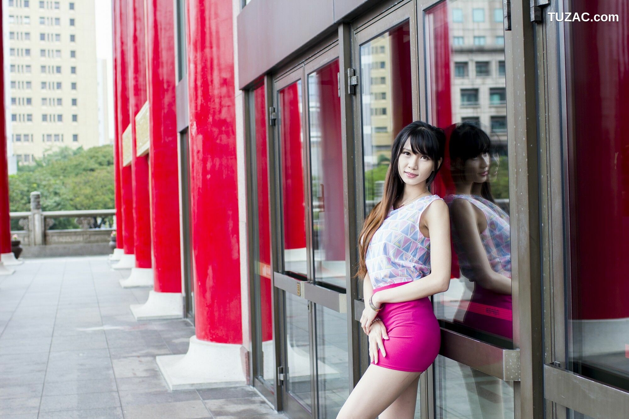 台湾正妹_ 蔡译心《中正紀念堂+富錦街時裝外拍》 写真集[55P]