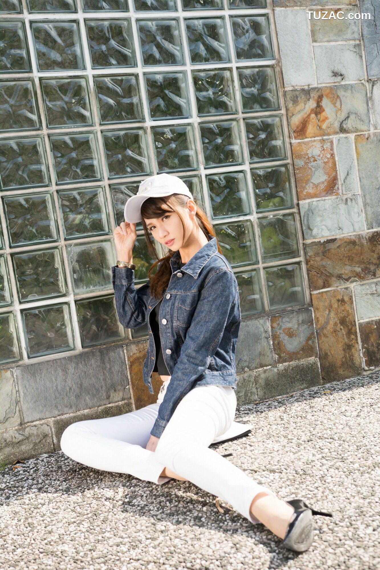 台湾正妹_ 蔡译心《信義區周邊》 牛仔+紧身裤 写真集[62P]