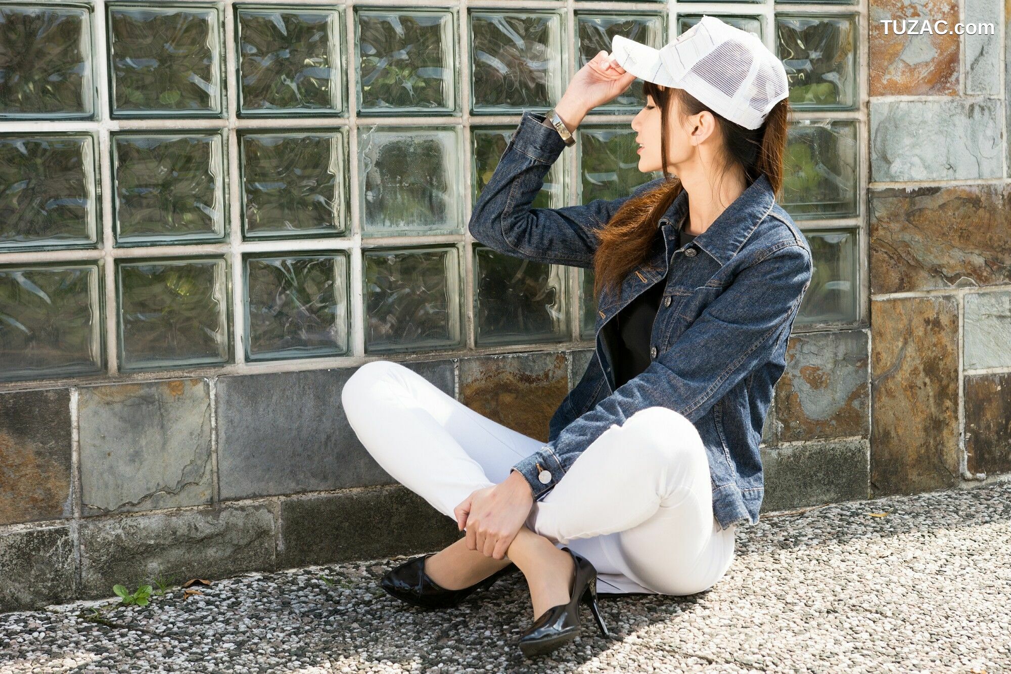 台湾正妹_ 蔡译心《信義區周邊》 牛仔+紧身裤 写真集[62P]