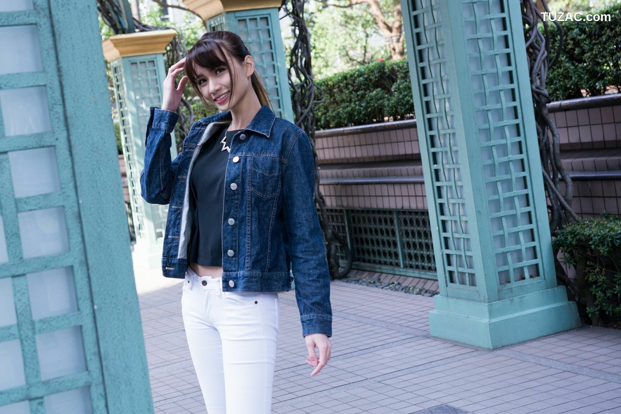 台湾正妹_ 蔡译心《信義區周邊》 牛仔+紧身裤 写真集[62P]