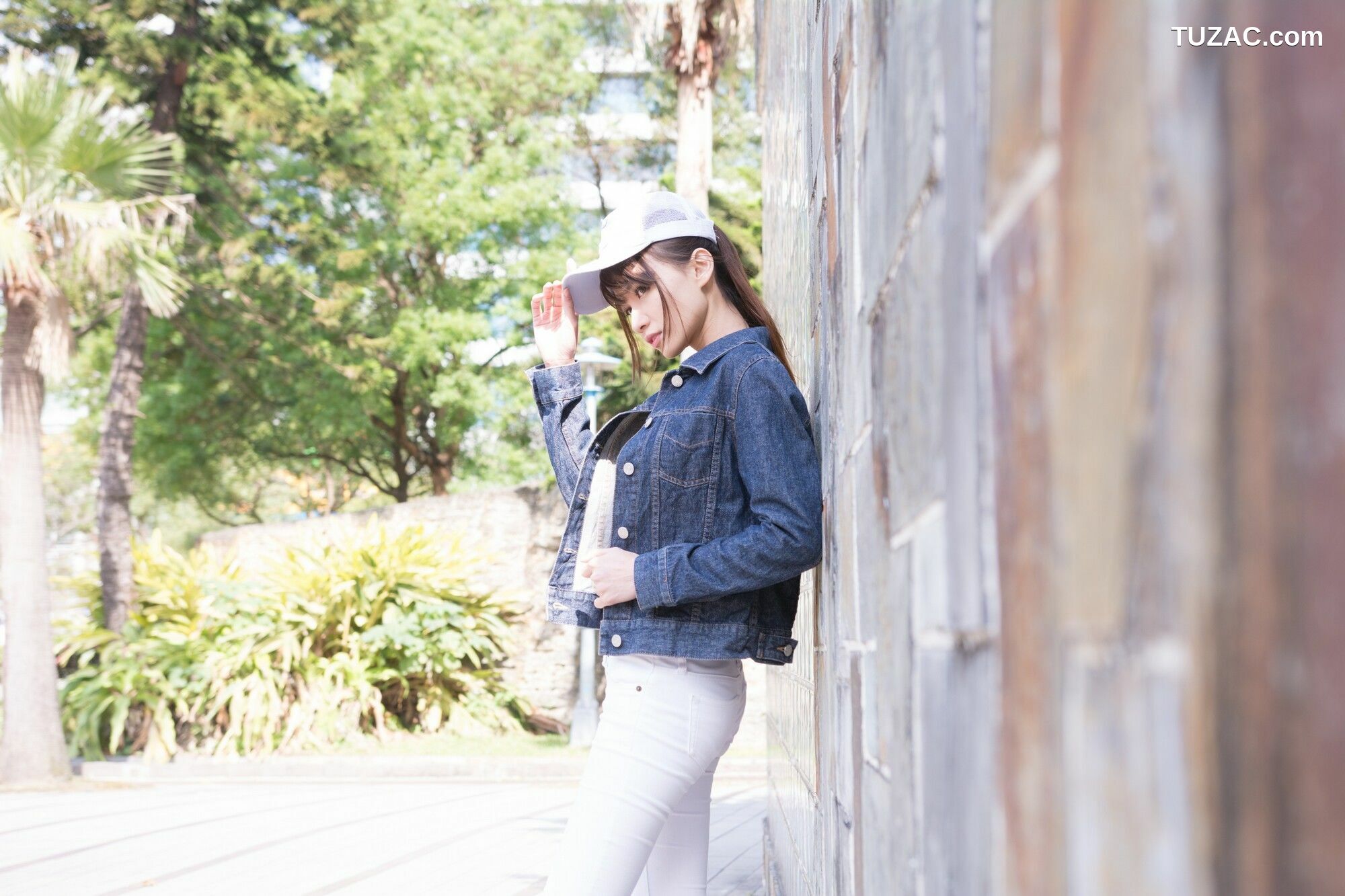 台湾正妹_ 蔡译心《信義區周邊》 牛仔+紧身裤 写真集[62P]