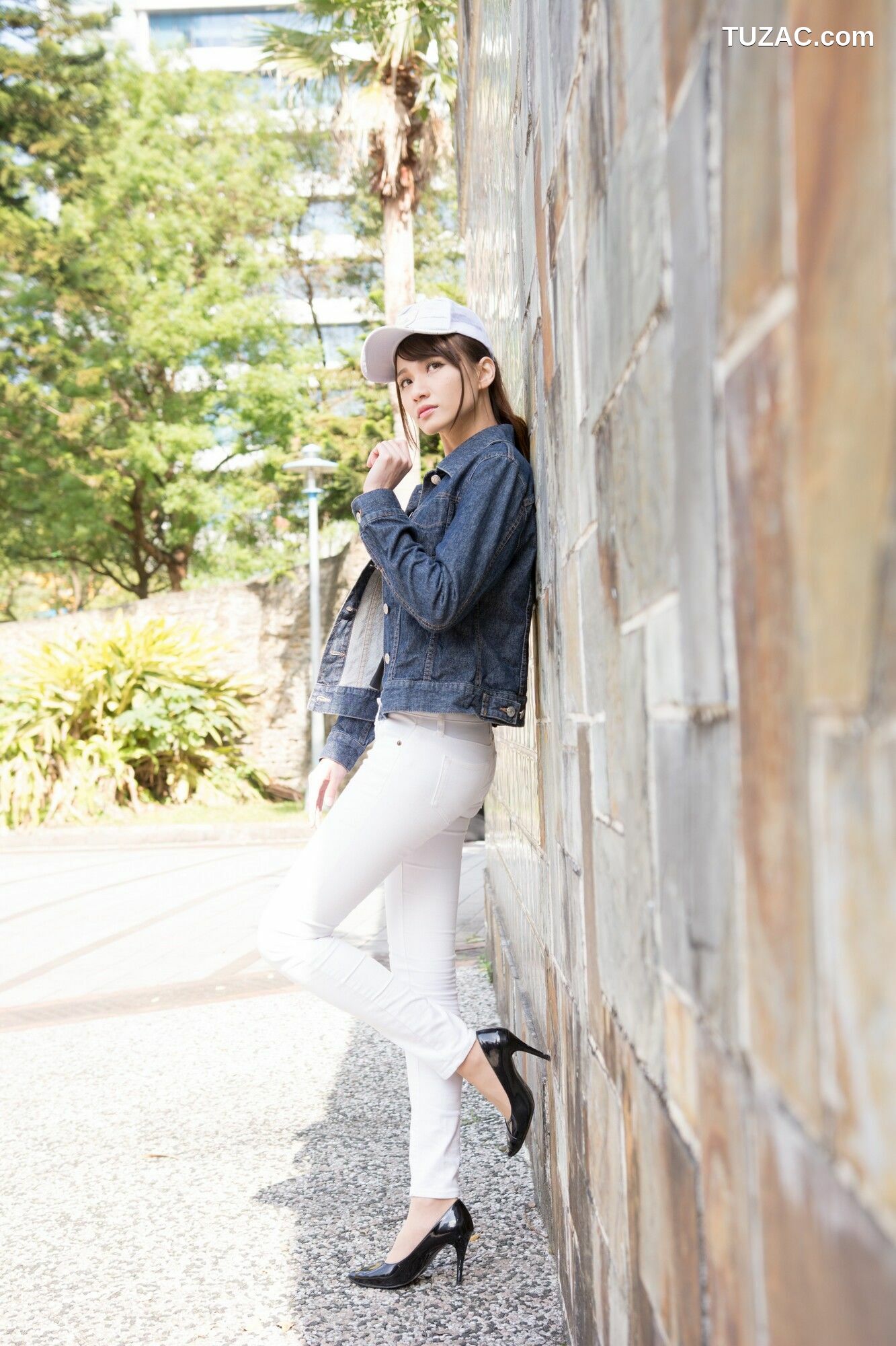 台湾正妹_ 蔡译心《信義區周邊》 牛仔+紧身裤 写真集[62P]