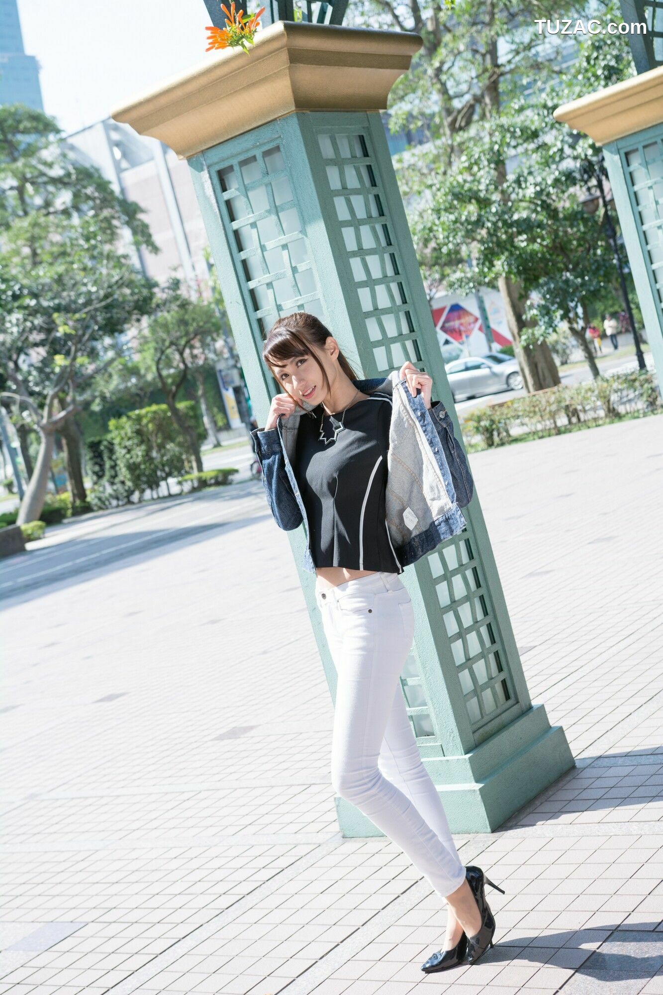 台湾正妹_ 蔡译心《信義區周邊》 牛仔+紧身裤 写真集[62P]