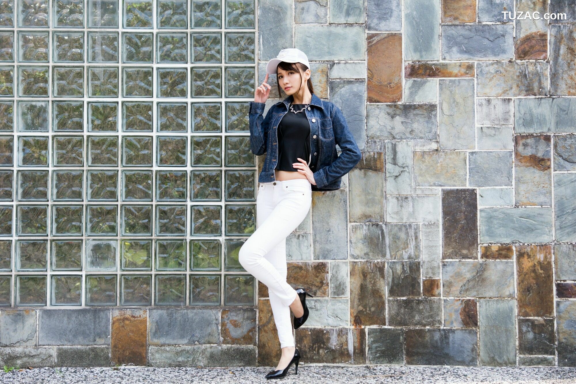 台湾正妹_ 蔡译心《信義區周邊》 牛仔+紧身裤 写真集[62P]