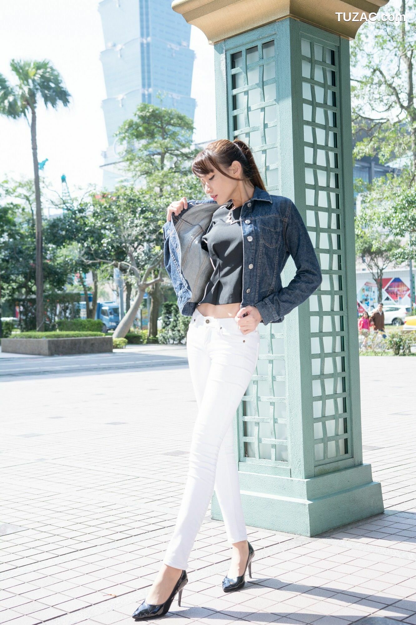 台湾正妹_ 蔡译心《信義區周邊》 牛仔+紧身裤 写真集[62P]