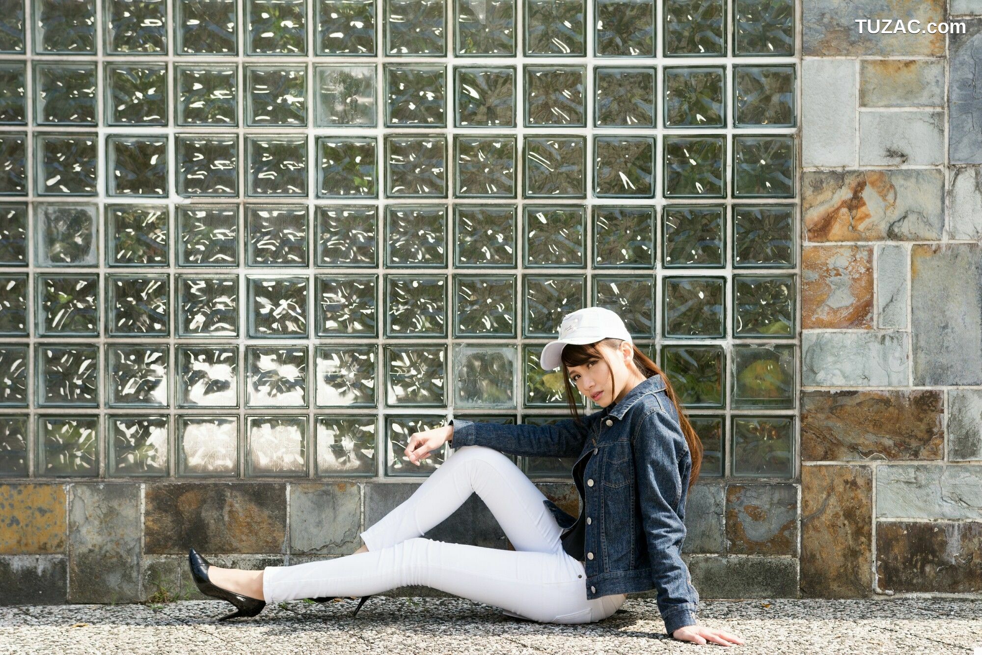 台湾正妹_ 蔡译心《信義區周邊》 牛仔+紧身裤 写真集[62P]