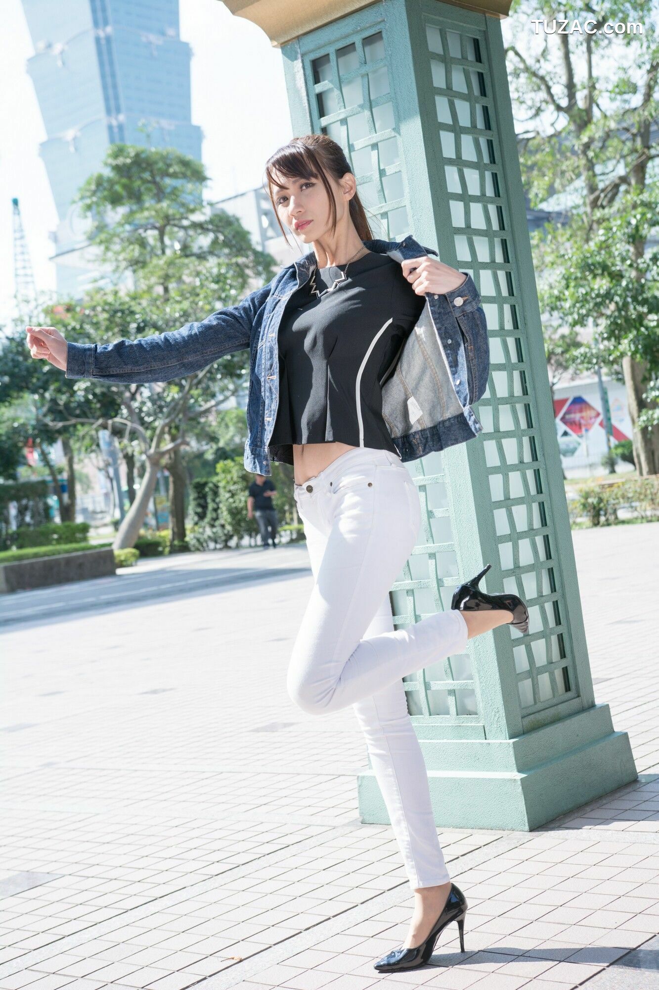 台湾正妹_ 蔡译心《信義區周邊》 牛仔+紧身裤 写真集[62P]