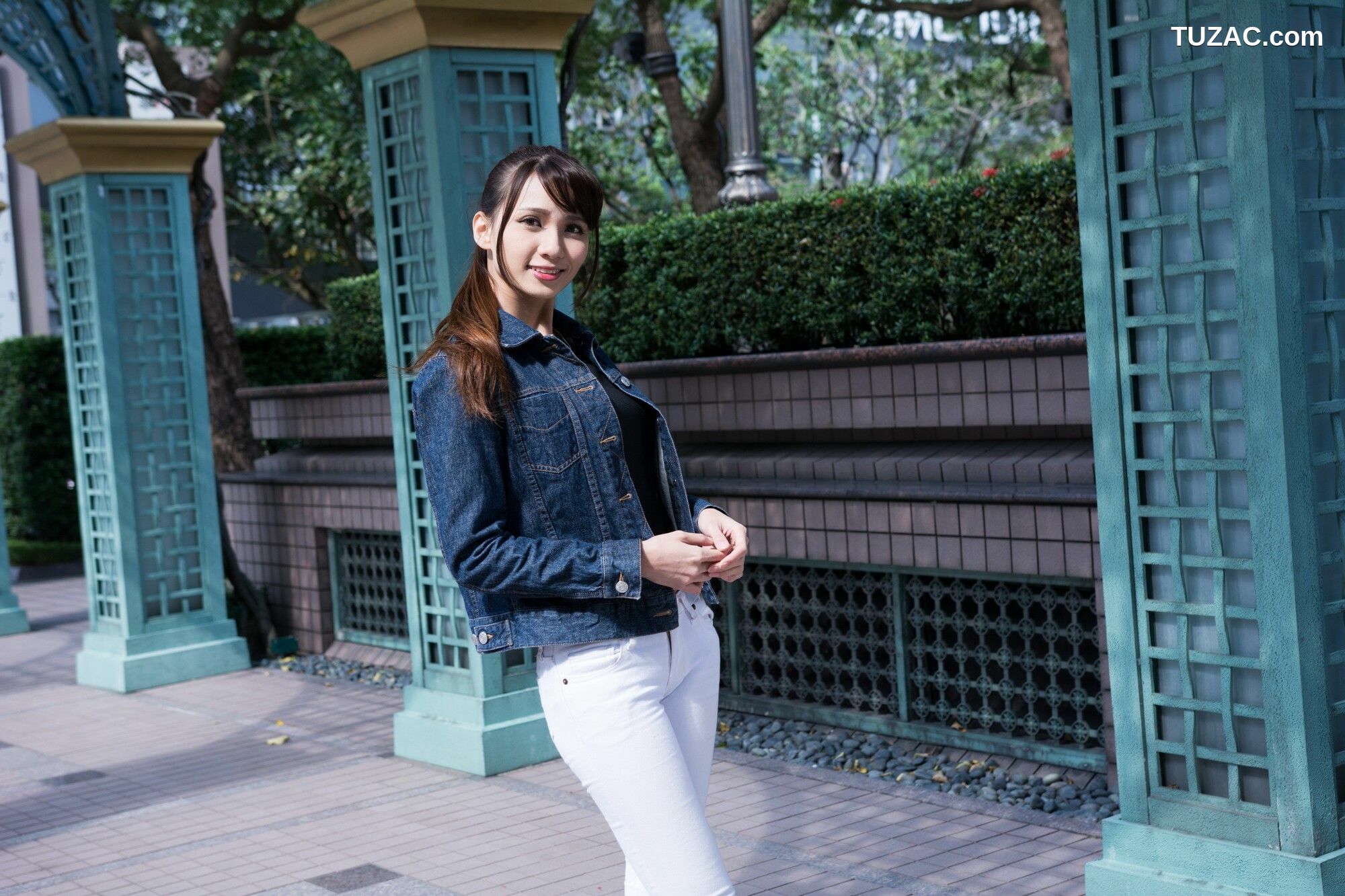 台湾正妹_ 蔡译心《信義區周邊》 牛仔+紧身裤 写真集[62P]