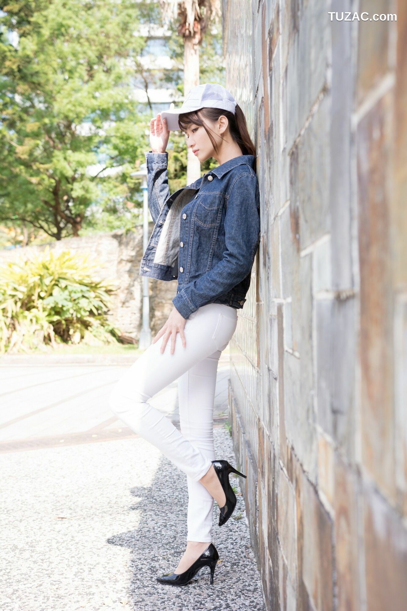 台湾正妹_ 蔡译心《信義區周邊》 牛仔+紧身裤 写真集[62P]