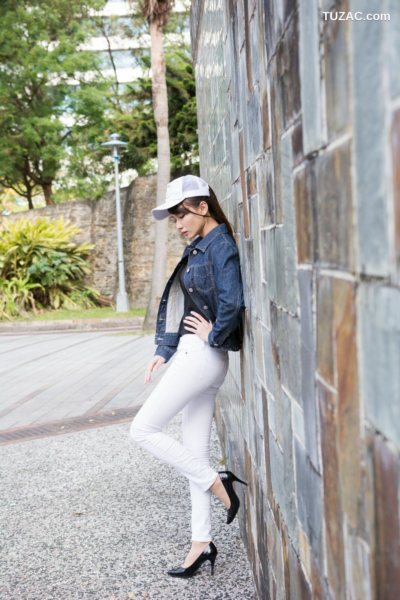 台湾正妹_ 蔡译心《信義區周邊》 牛仔+紧身裤 写真集[62P]