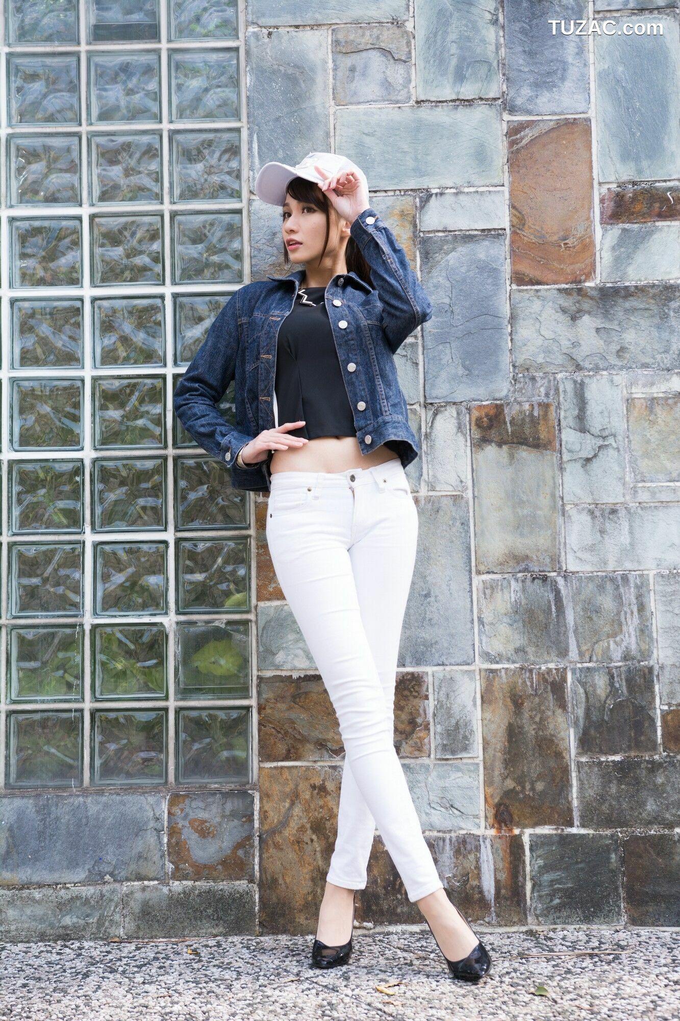 台湾正妹_ 蔡译心《信義區周邊》 牛仔+紧身裤 写真集[62P]