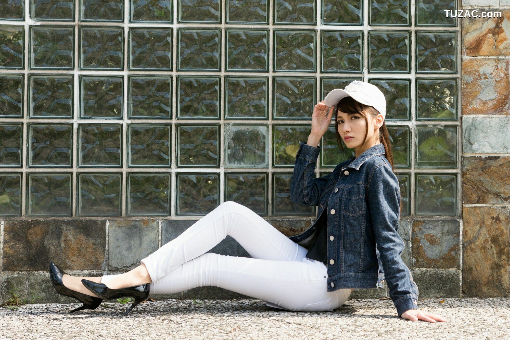 台湾正妹_ 蔡译心《信義區周邊》 牛仔+紧身裤 写真集[62P]