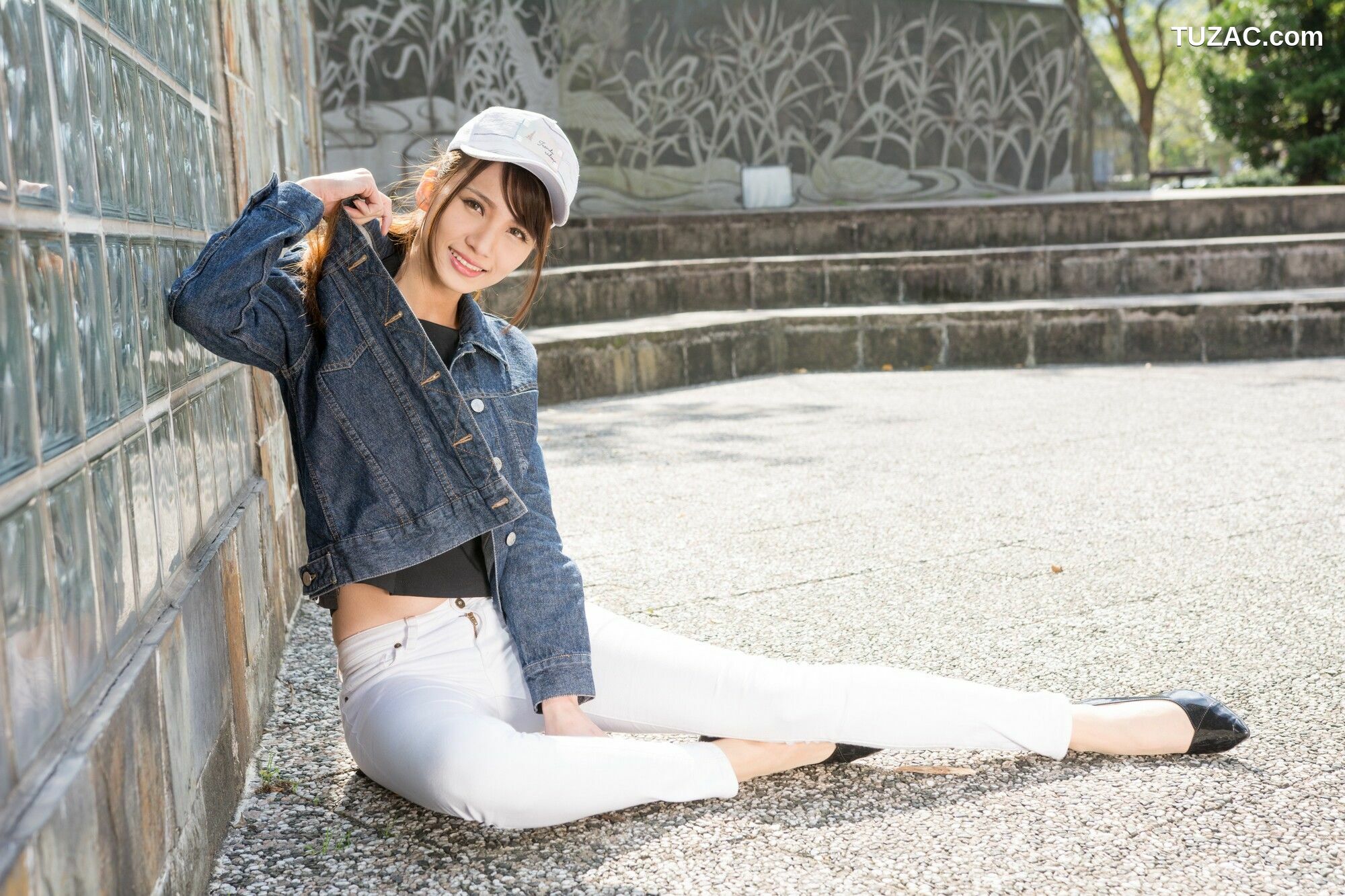 台湾正妹_ 蔡译心《信義區周邊》 牛仔+紧身裤 写真集[62P]