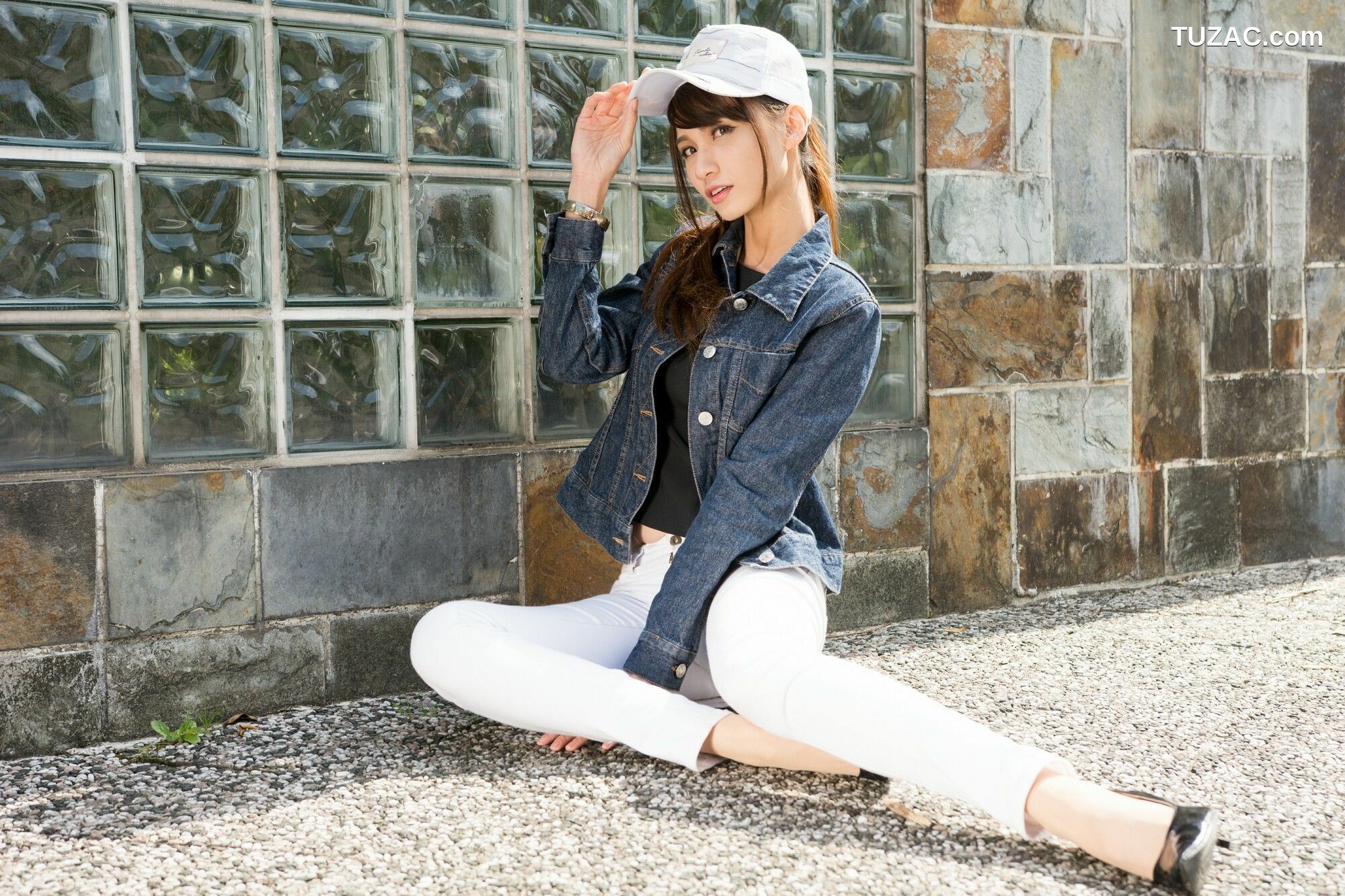 台湾正妹_ 蔡译心《信義區周邊》 牛仔+紧身裤 写真集[62P]