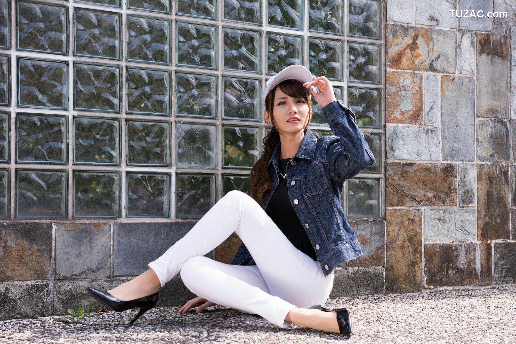 台湾正妹_ 蔡译心《信義區周邊》 牛仔+紧身裤 写真集[62P]