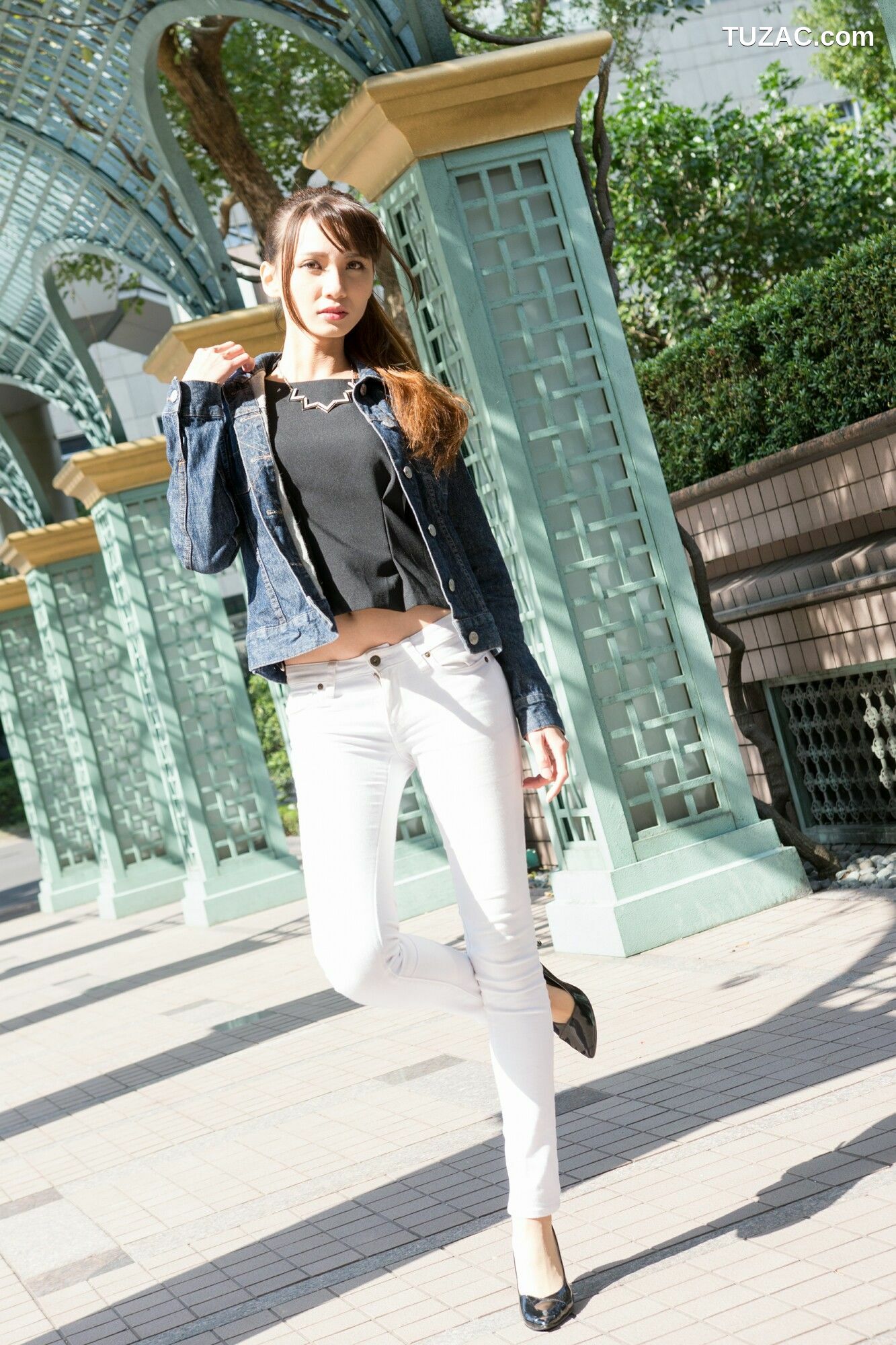 台湾正妹_ 蔡译心《信義區周邊》 牛仔+紧身裤 写真集[62P]