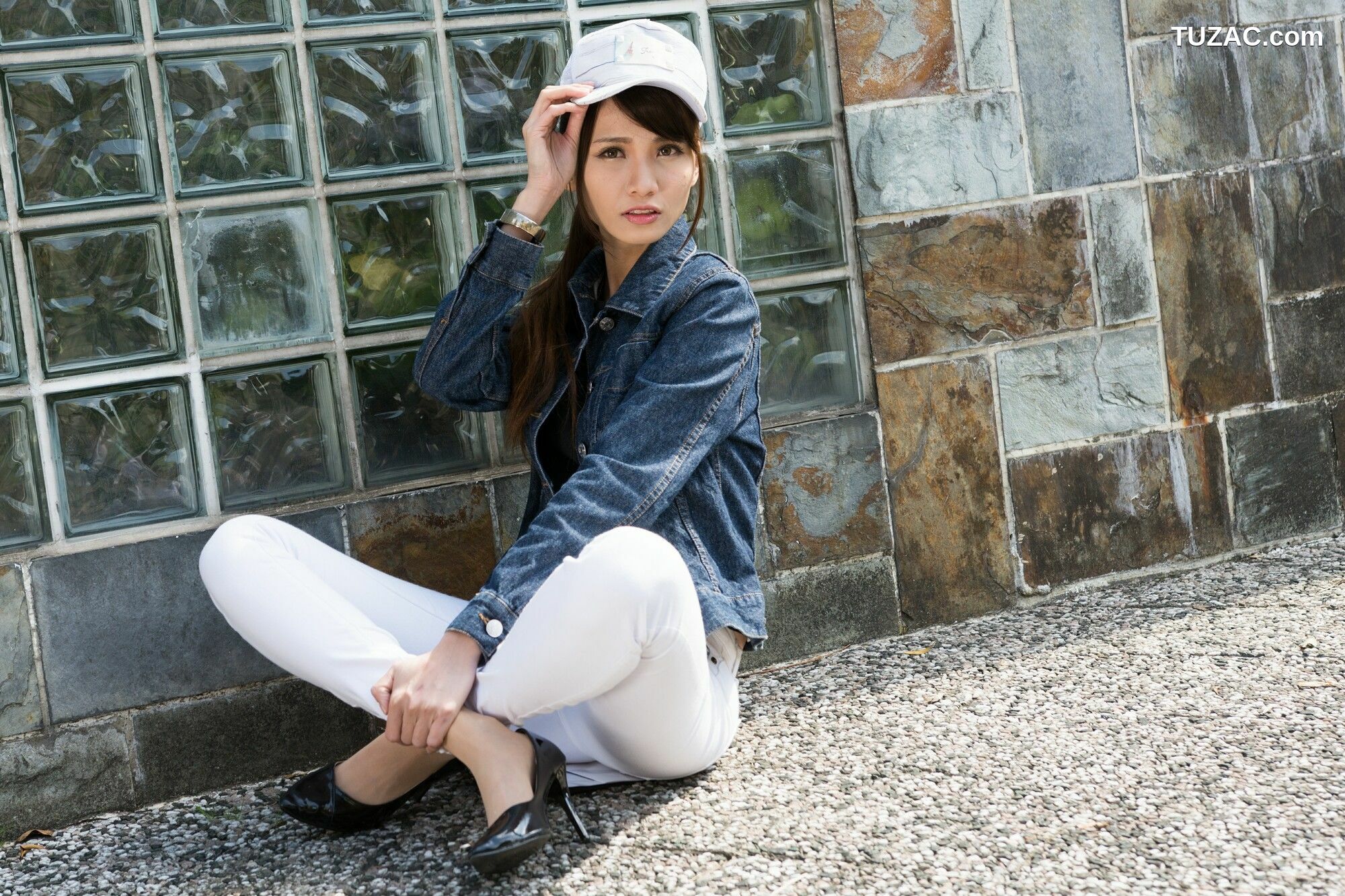 台湾正妹_ 蔡译心《信義區周邊》 牛仔+紧身裤 写真集[62P]