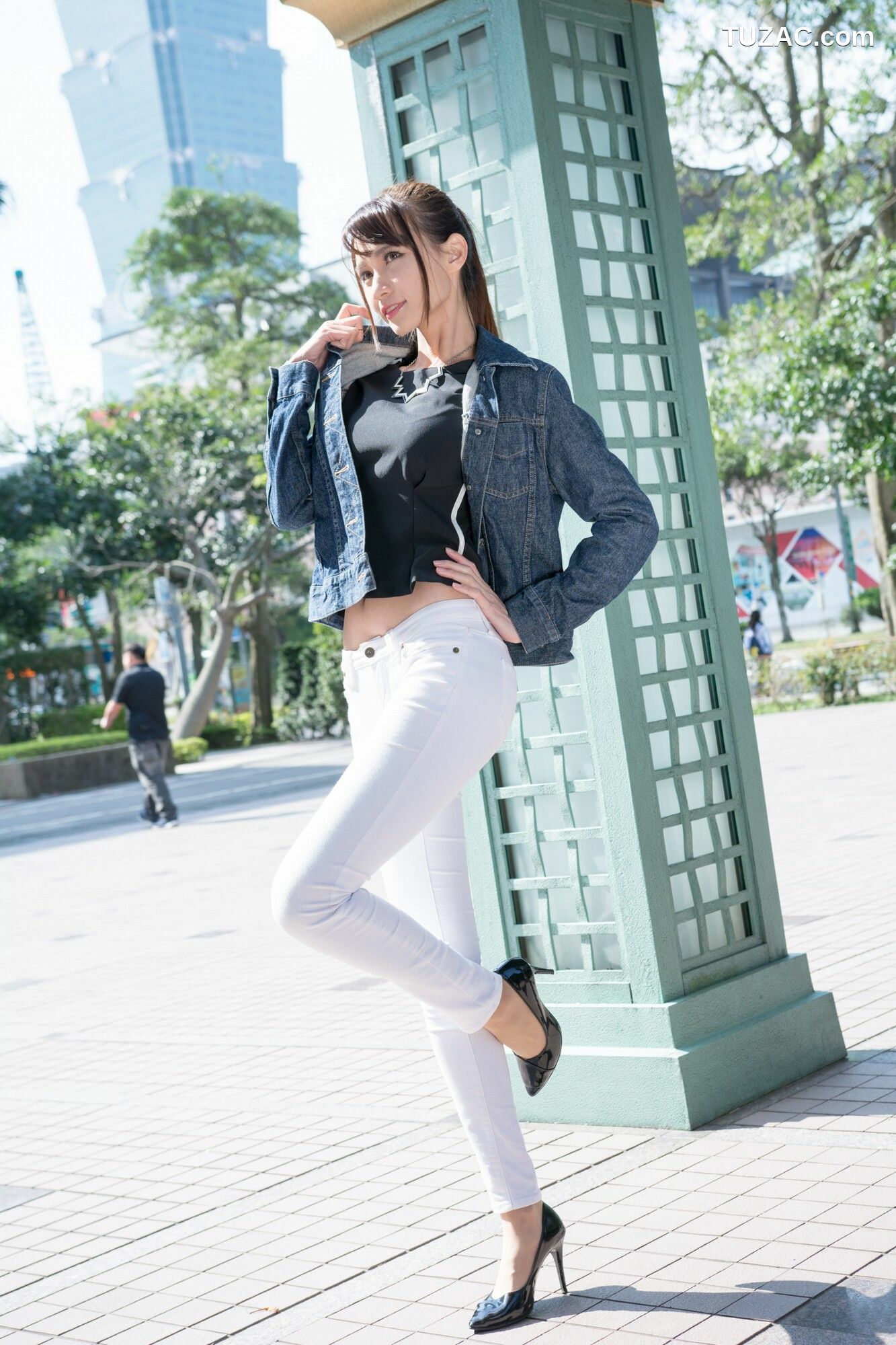 台湾正妹_ 蔡译心《信義區周邊》 牛仔+紧身裤 写真集[62P]