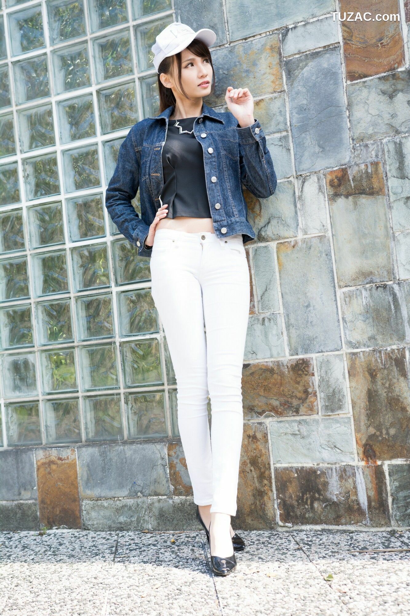 台湾正妹_ 蔡译心《信義區周邊》 牛仔+紧身裤 写真集[62P]