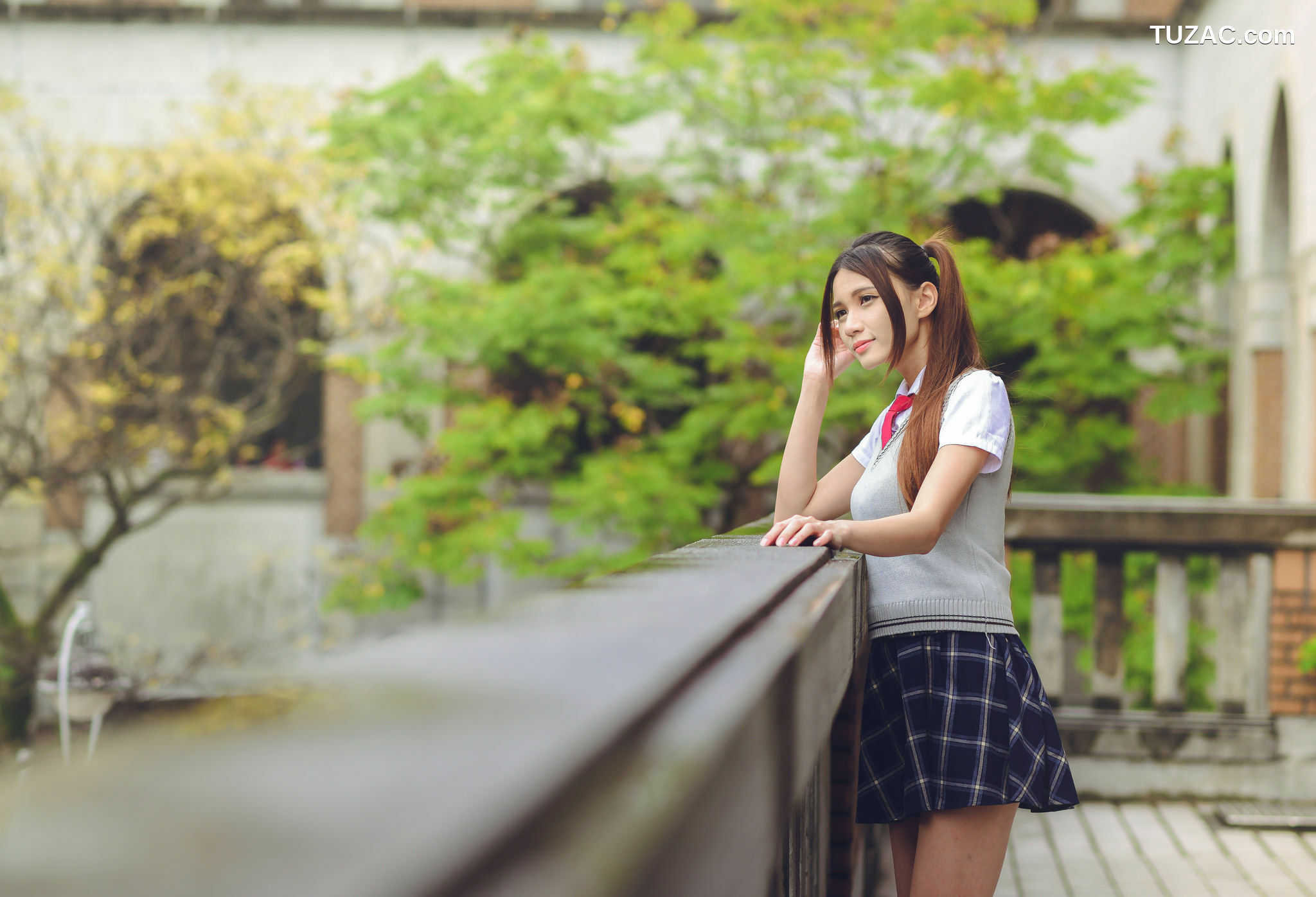 台湾正妹_ 蔡译心《信義商圈街拍時裝》 写真集[91P]