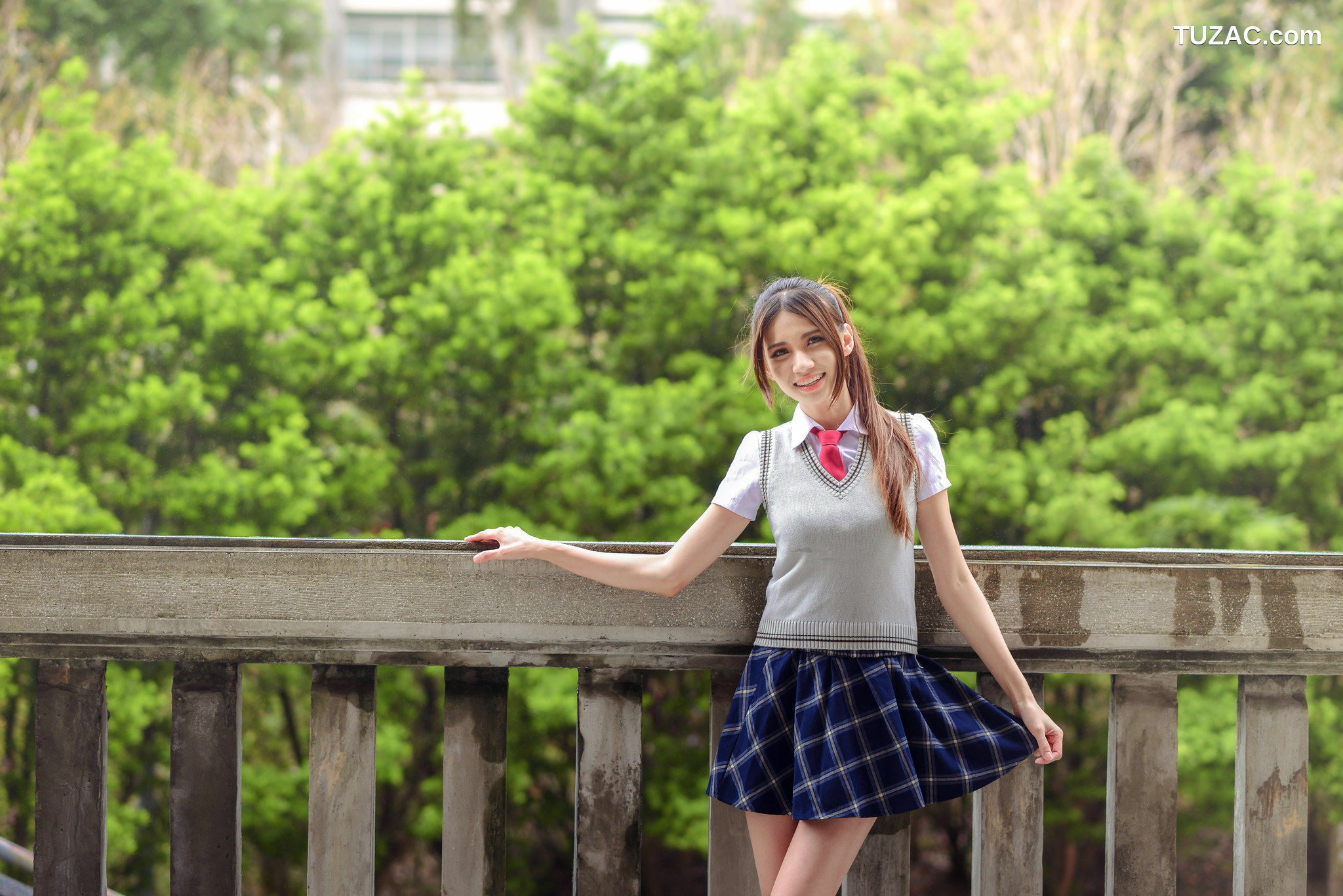 台湾正妹_ 蔡译心《信義商圈街拍時裝》 写真集[91P]