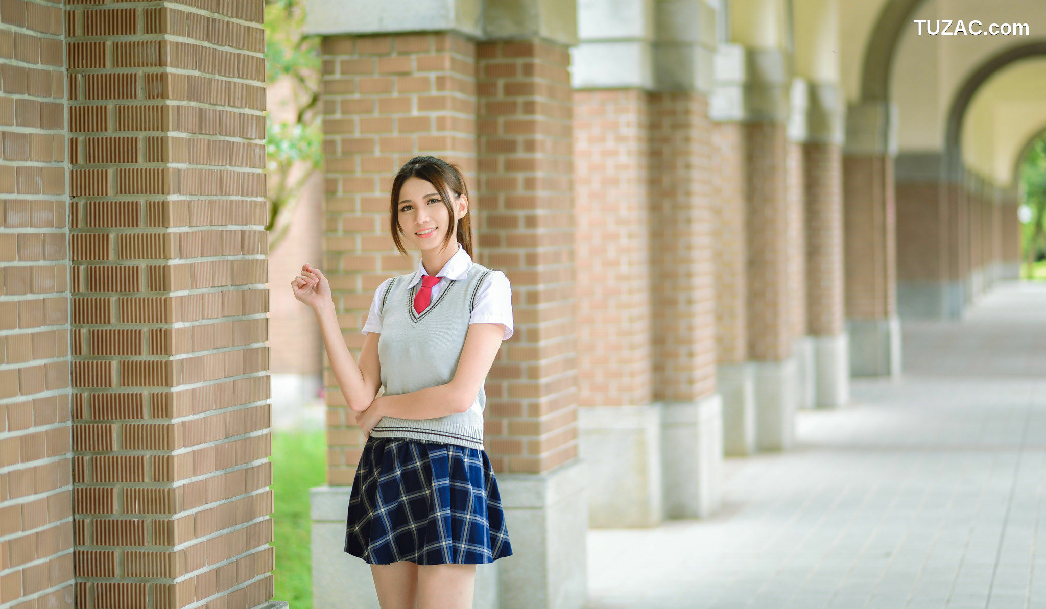 台湾正妹_ 蔡译心《信義商圈街拍時裝》 写真集[91P]