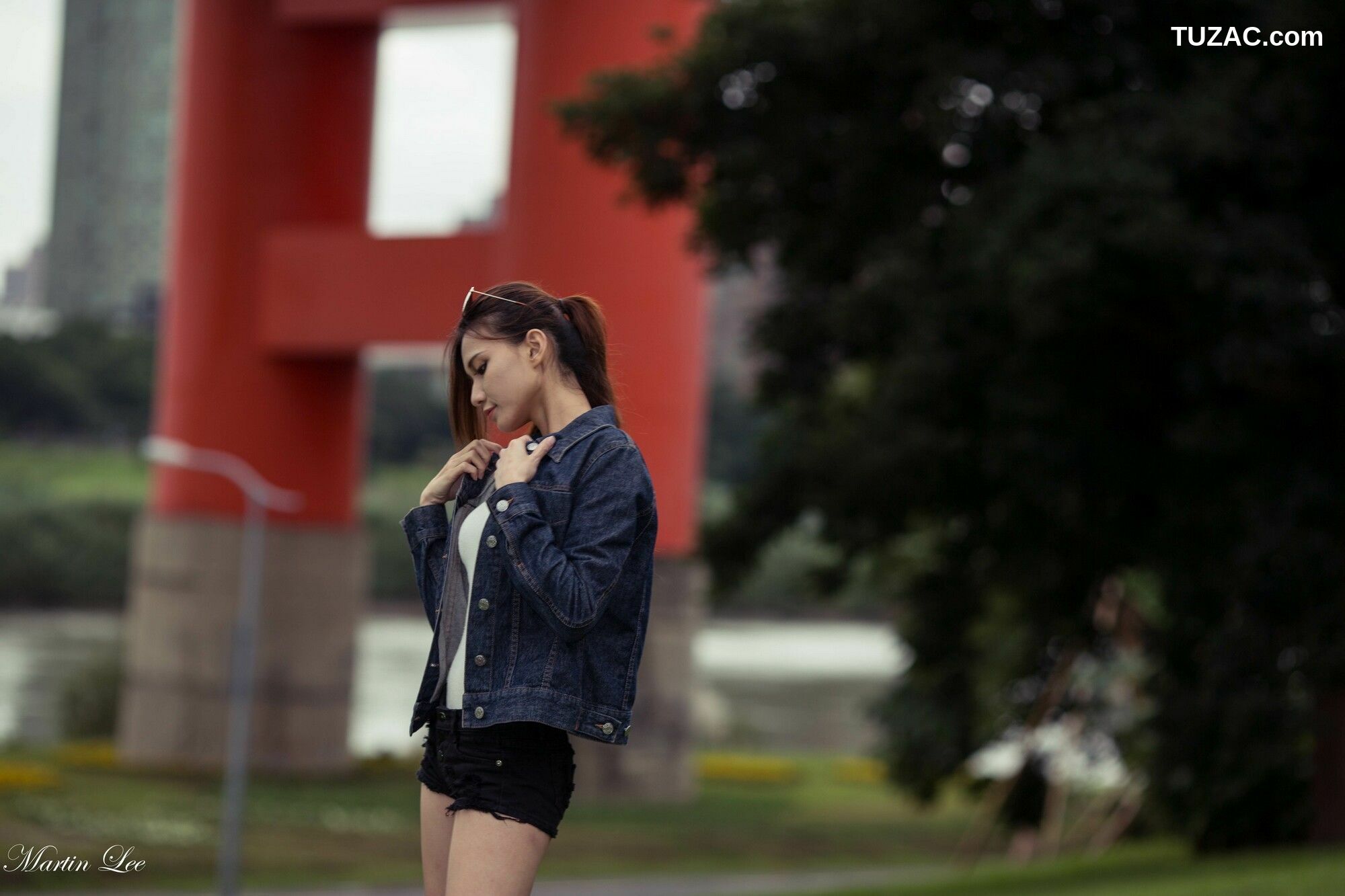 台湾正妹_ 蔡译心《寶藏巖(3套服装）》 写真集[92P]