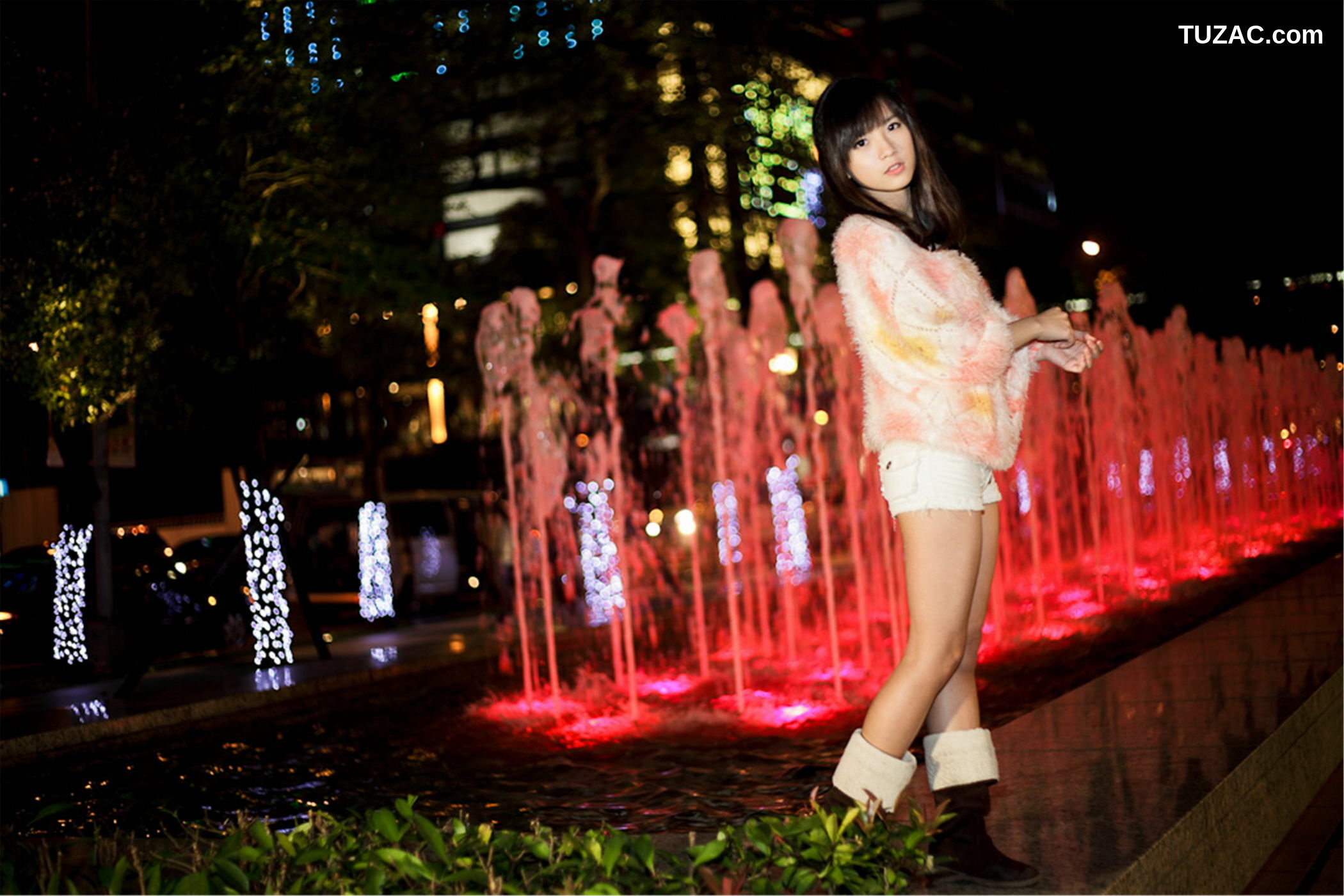 台湾正妹_ 虞成敬(小敬)《信義商區圣诞节夜拍》 写真集[33P]
