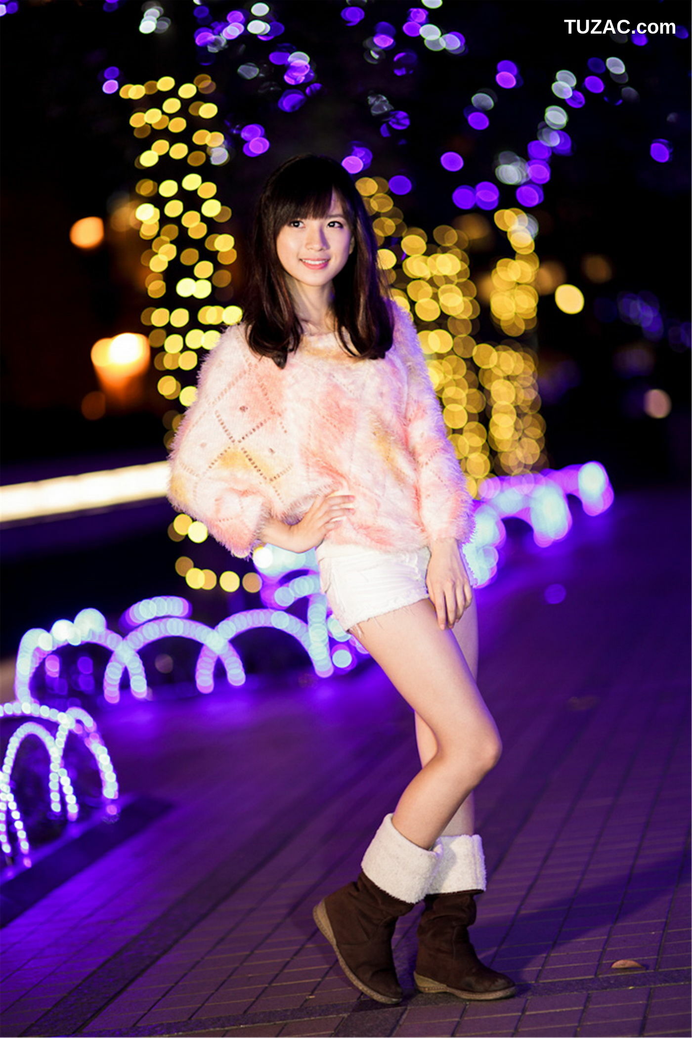 台湾正妹_ 虞成敬(小敬)《信義商區圣诞节夜拍》 写真集[33P]
