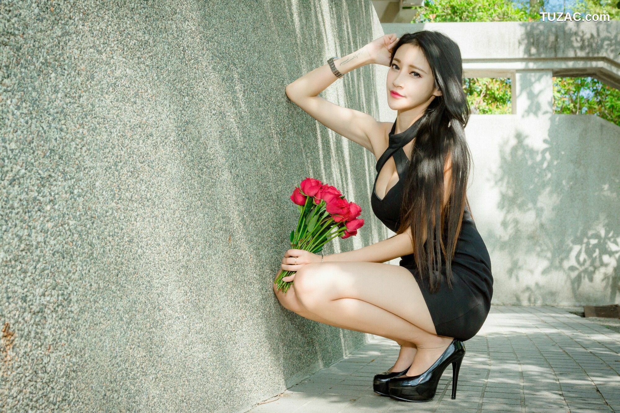 台湾正妹_ 詹艾葳Avril《黑白双色女神街拍》 写真集[71P]