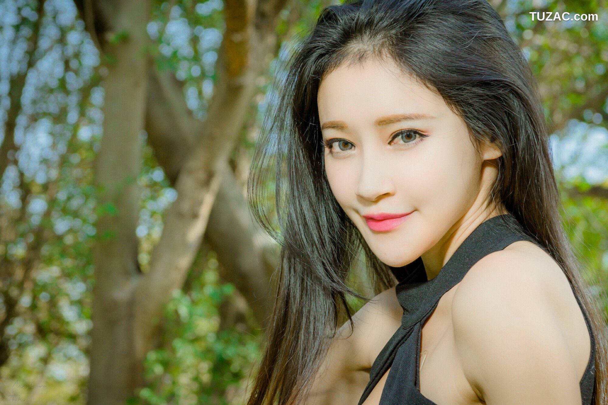 台湾正妹_ 詹艾葳Avril《黑白双色女神街拍》 写真集[71P]