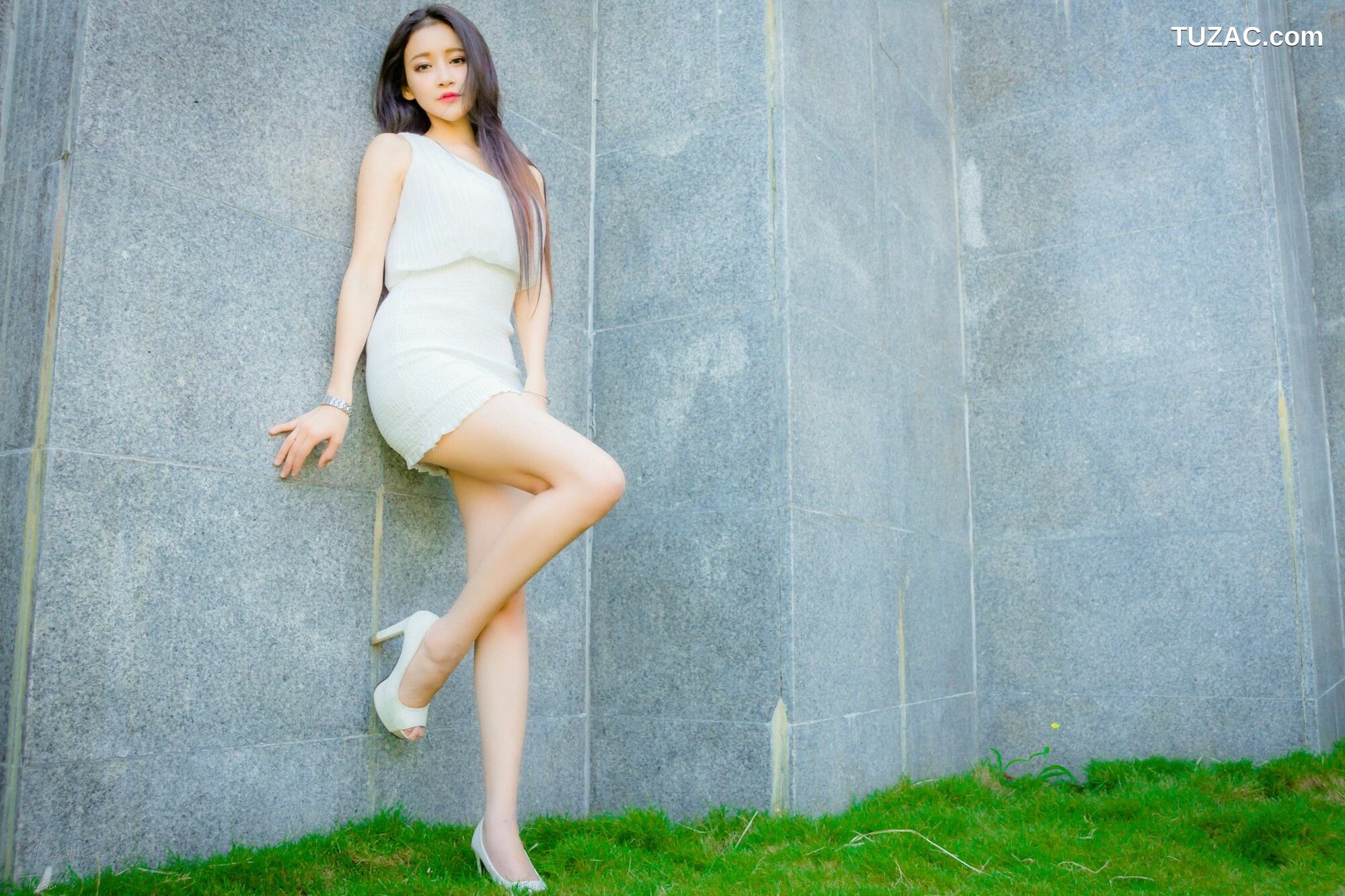 台湾正妹_ 詹艾葳Avril《黑白双色女神街拍》 写真集[71P]