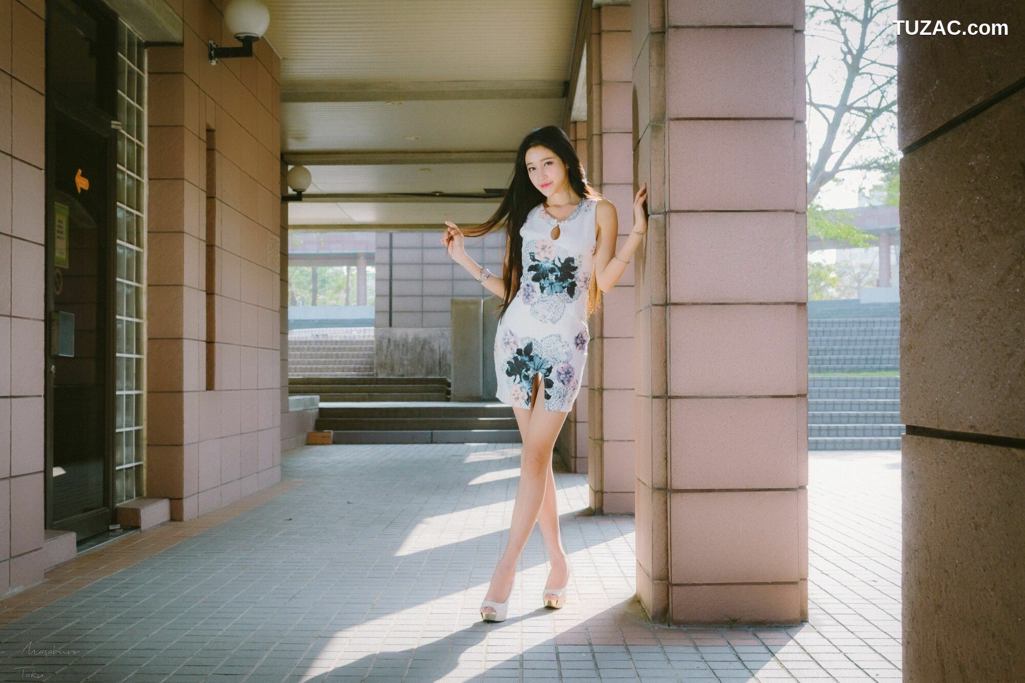 台湾正妹_ 詹艾葳Avril《黑白双色女神街拍》 写真集[71P]