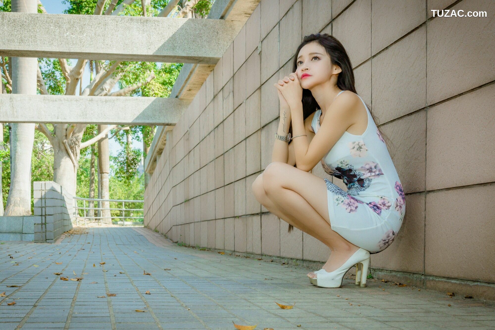 台湾正妹_ 詹艾葳Avril《黑白双色女神街拍》 写真集[71P]