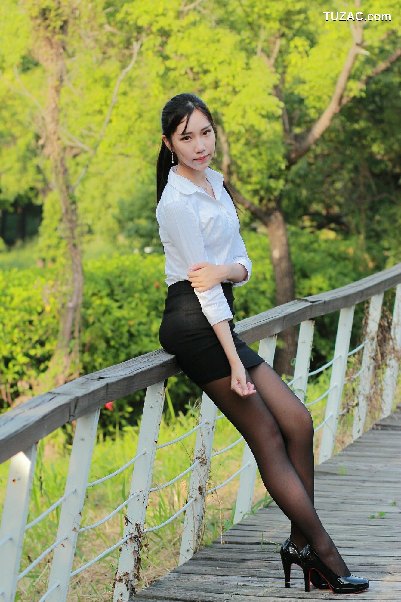 台湾正妹_ 豬比《兒童美術館外拍》 写真集[39P]