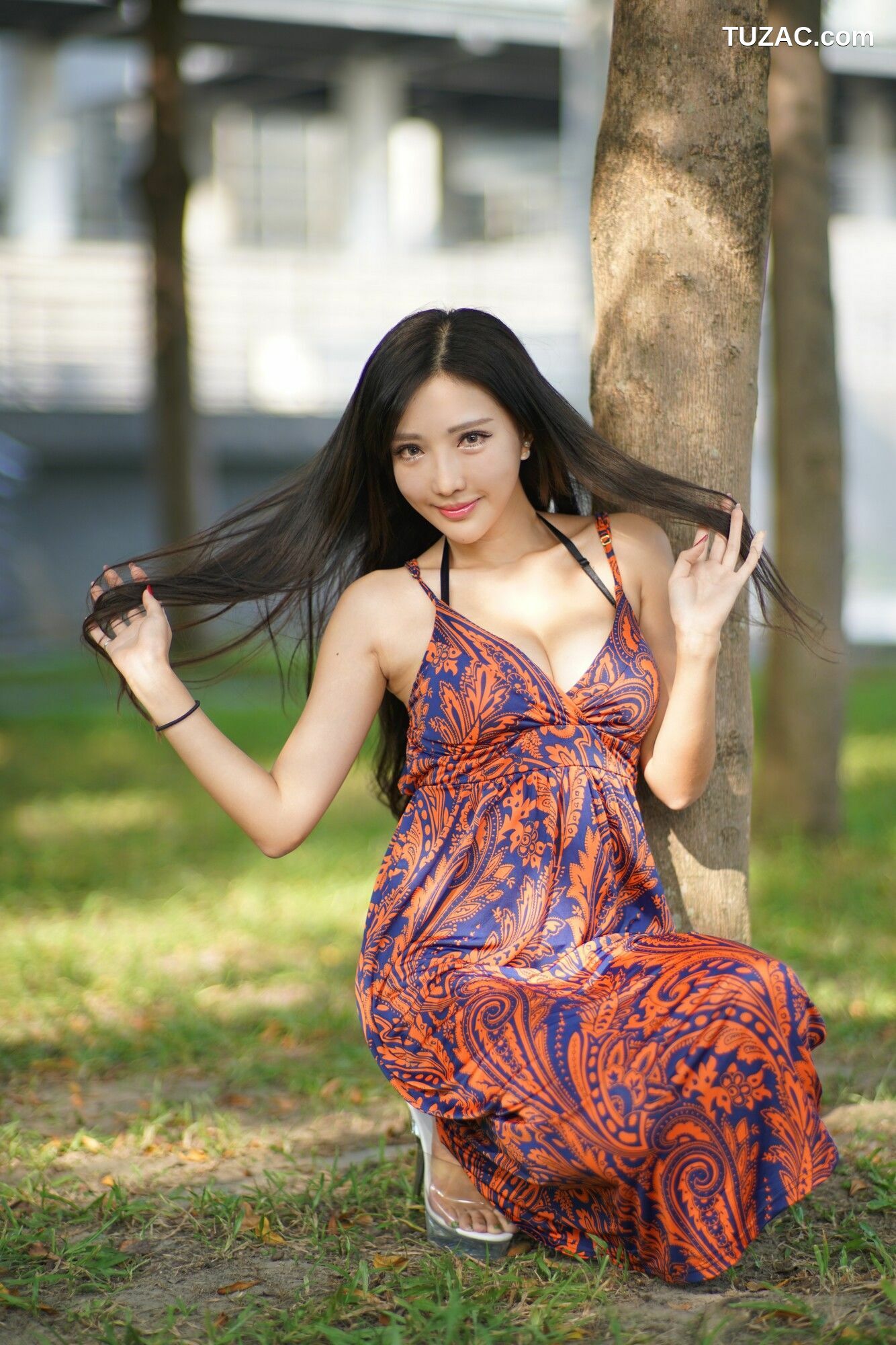 台湾正妹_ 赵芸Syuan《台中美術館 长裙系列》 写真集[68P]