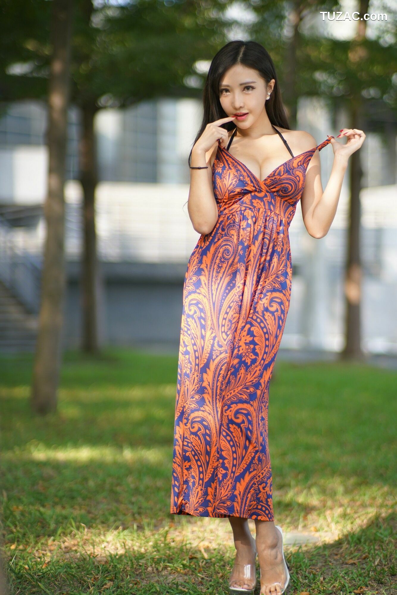 台湾正妹_ 赵芸Syuan《台中美術館 长裙系列》 写真集[68P]