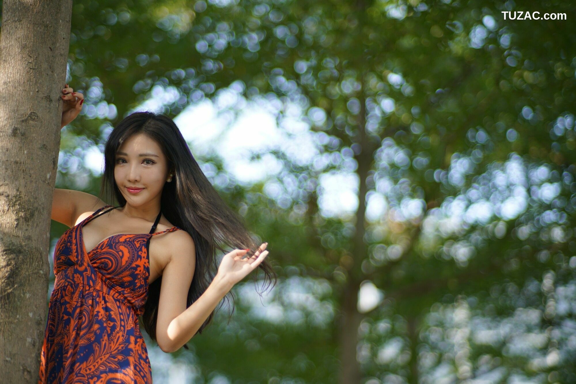 台湾正妹_ 赵芸Syuan《台中美術館 长裙系列》 写真集[68P]