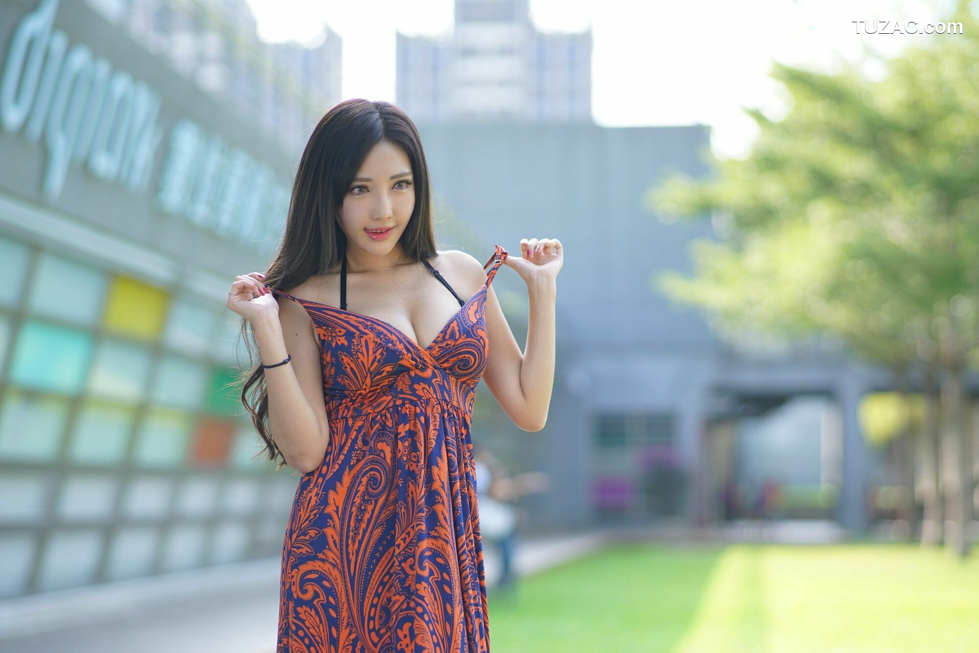 台湾正妹_ 赵芸Syuan《台中美術館 长裙系列》 写真集[68P]