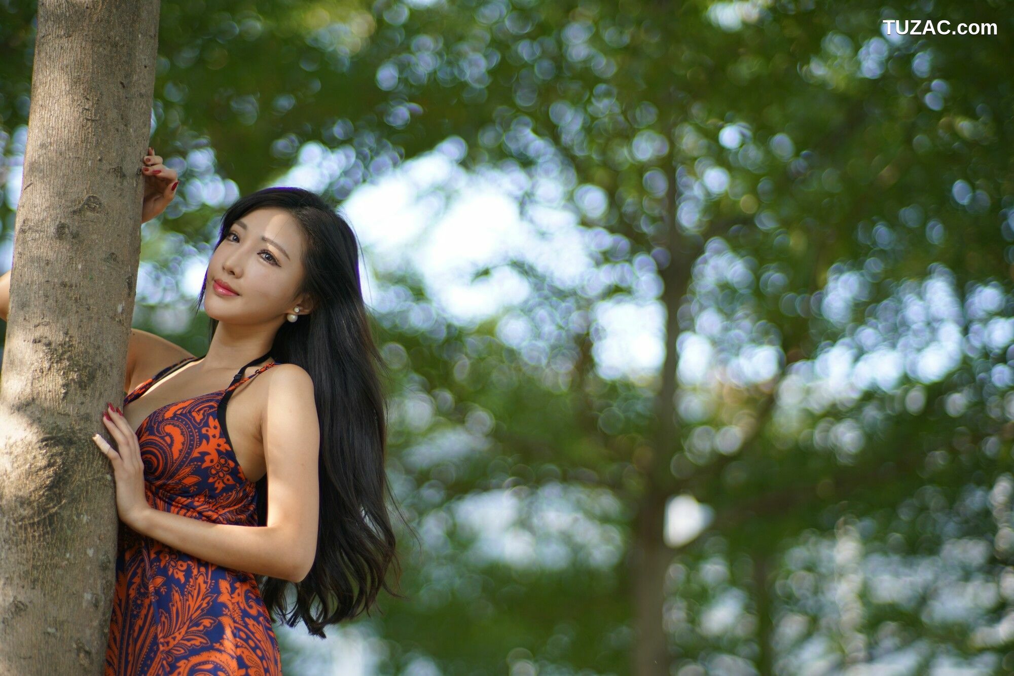 台湾正妹_ 赵芸Syuan《台中美術館 长裙系列》 写真集[68P]