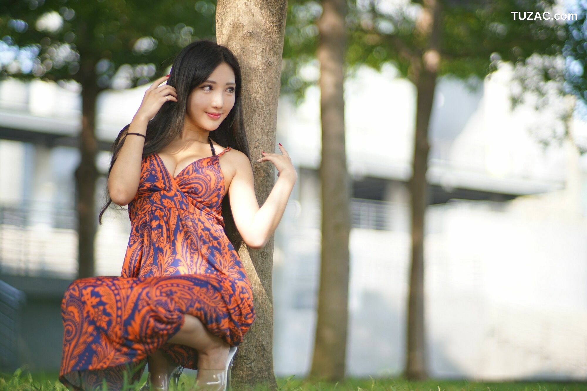 台湾正妹_ 赵芸Syuan《台中美術館 长裙系列》 写真集[68P]