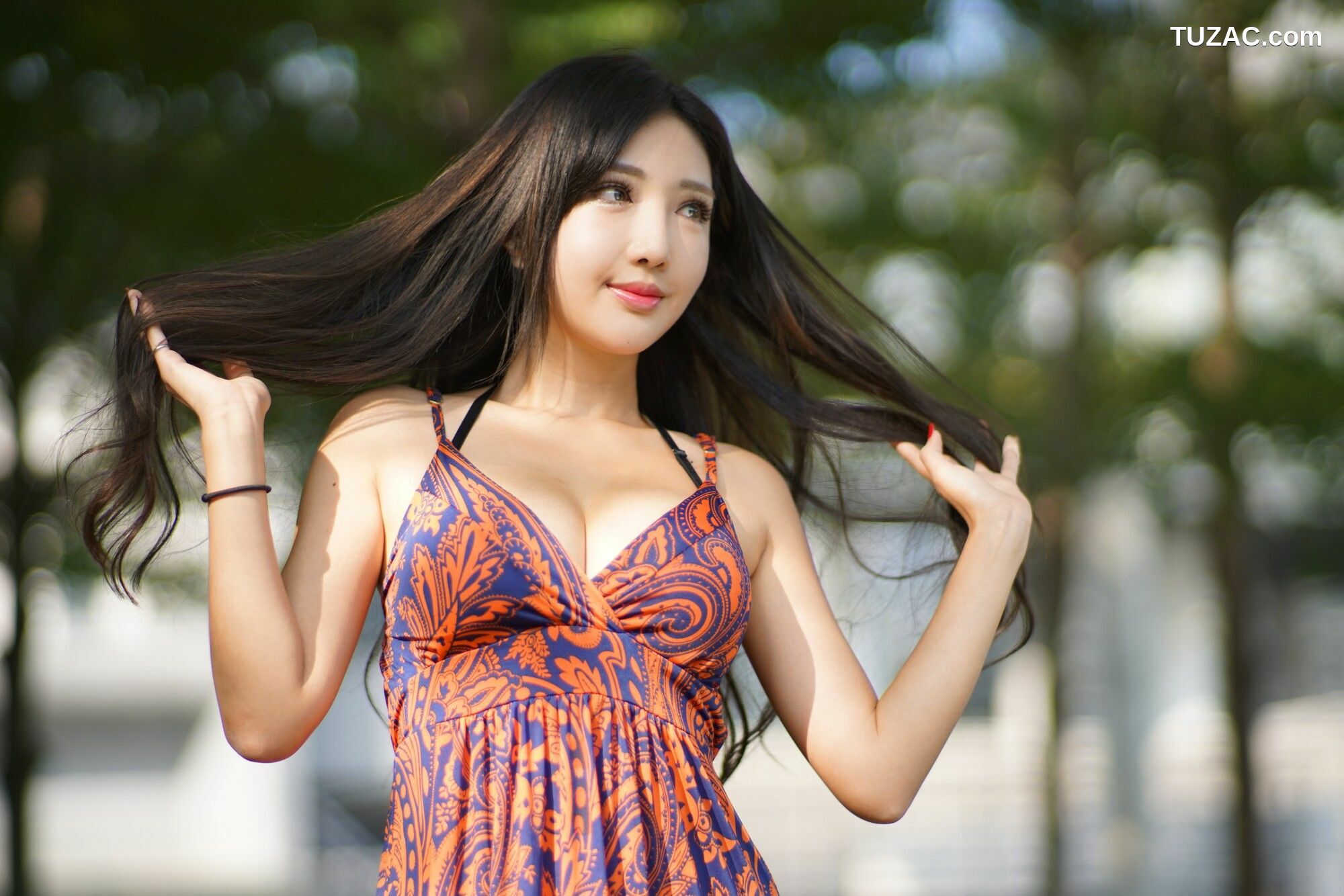 台湾正妹_ 赵芸Syuan《台中美術館 长裙系列》 写真集[68P]