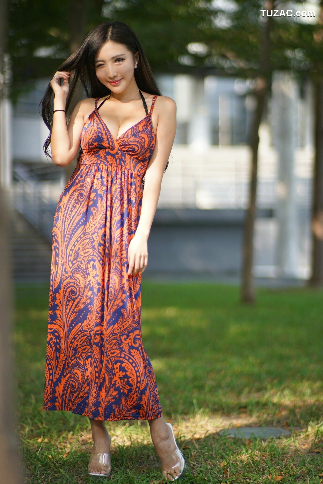 台湾正妹_ 赵芸Syuan《台中美術館 长裙系列》 写真集[68P]