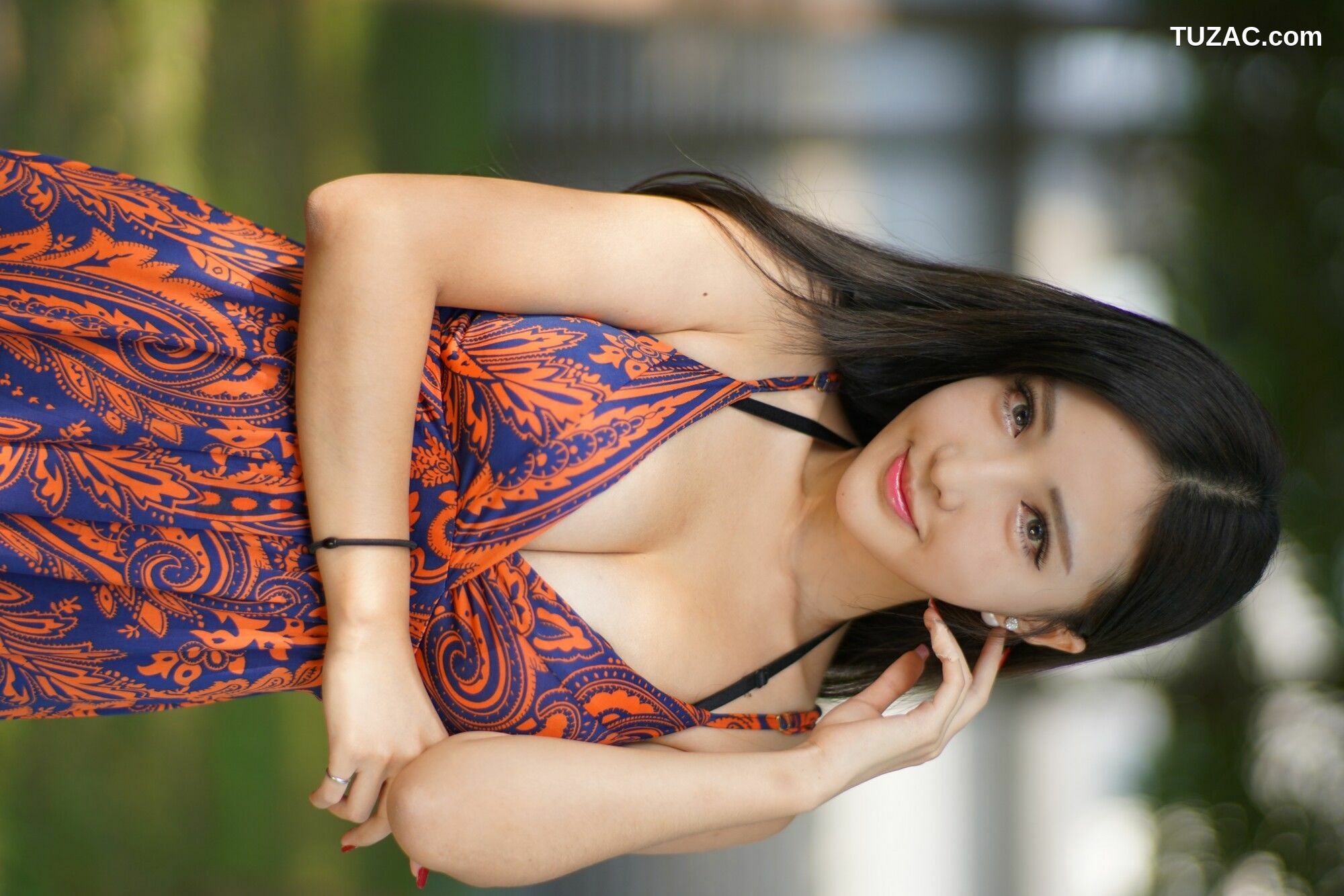 台湾正妹_ 赵芸Syuan《台中美術館 长裙系列》 写真集[68P]